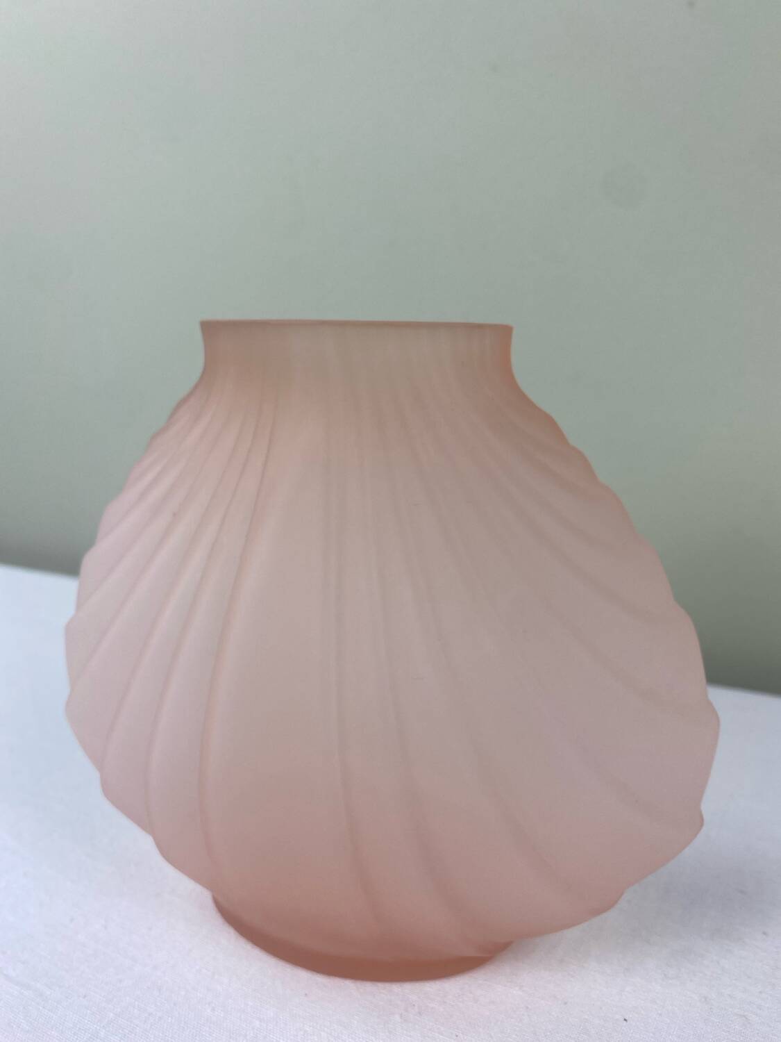 Vase art déco en verre opaque