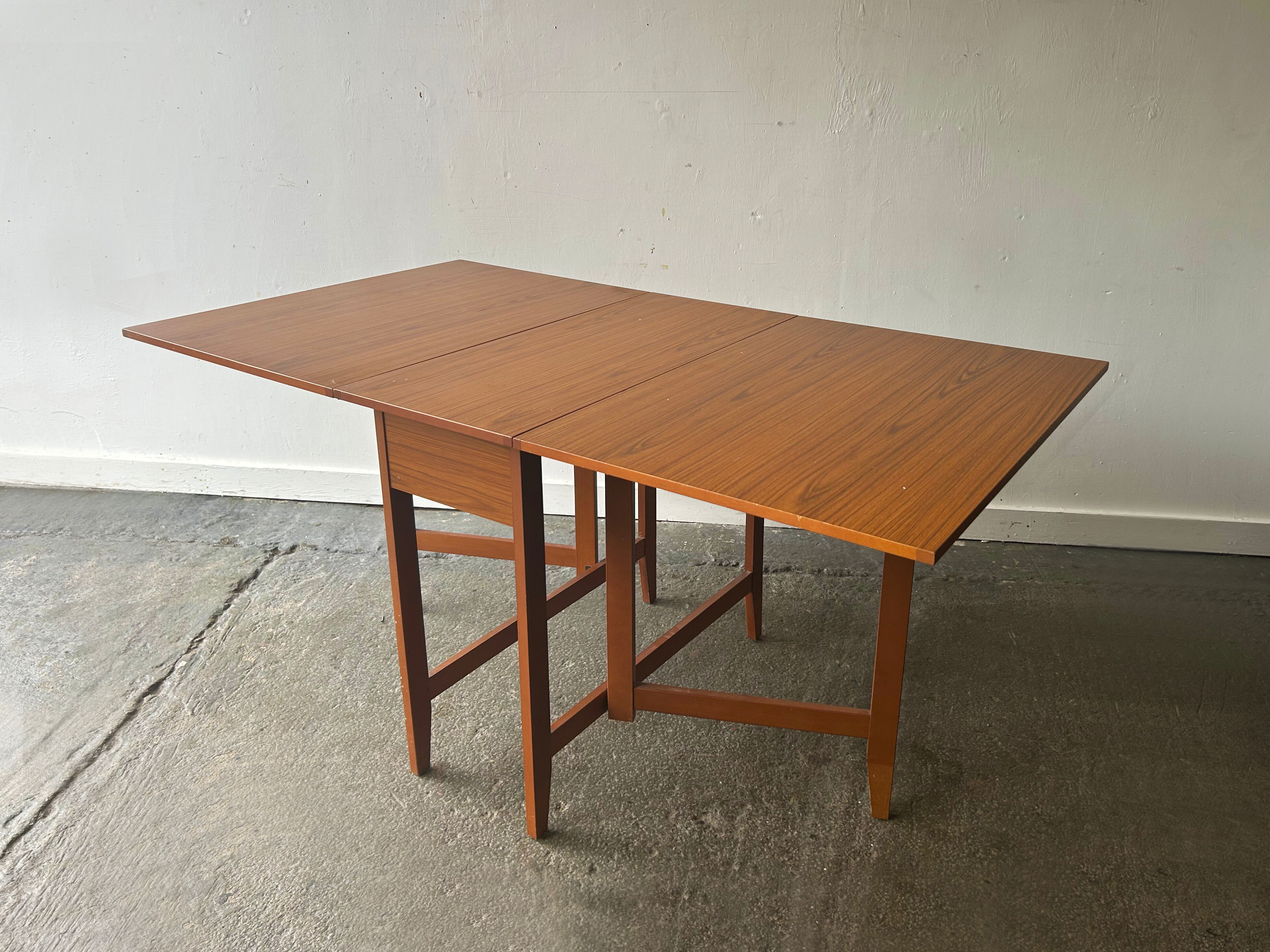 Schreiber Mid-Century Modern vintage teak drop-leaf dining table, 1960s