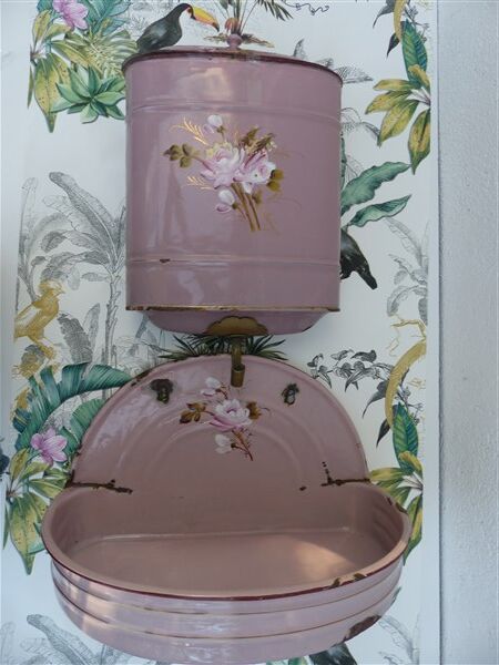 Ancient enamelled sheet metal fountain