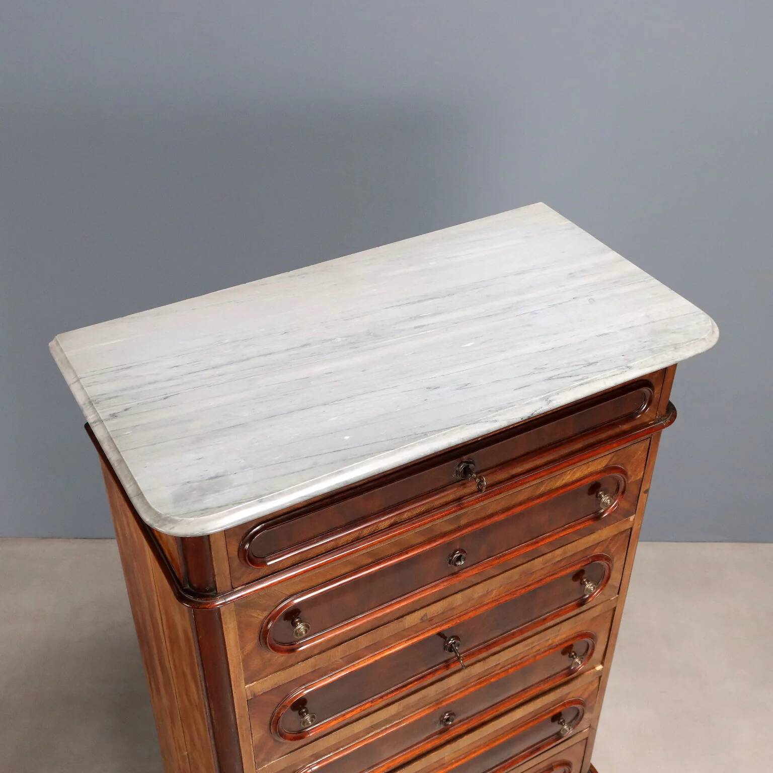 Antique cherry wood chest of drawers with 6 drawers, 19th century.