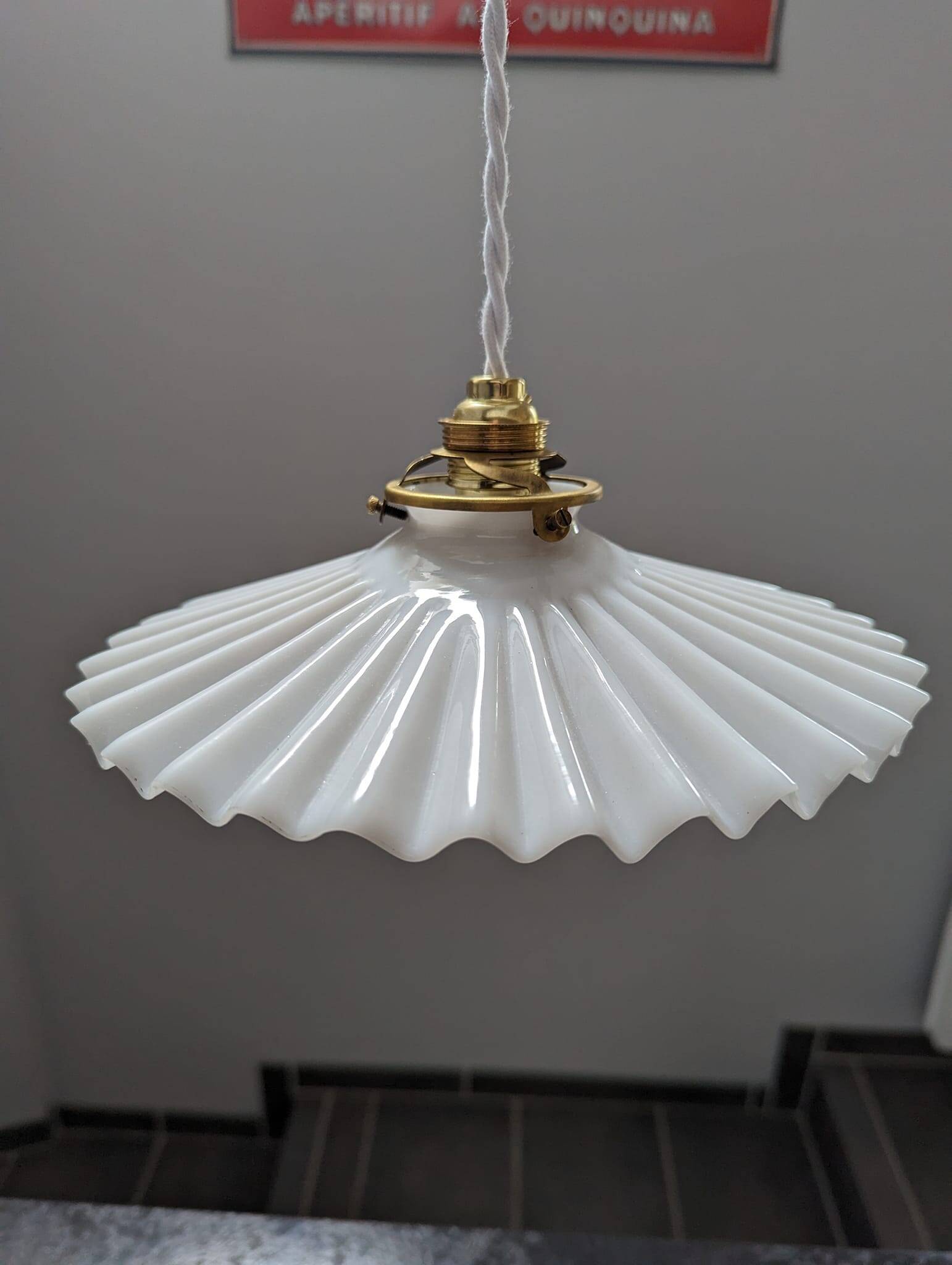 Old hanging lamp in white pleated/draped opaline Art Deco 1930 Ø 24.5 cm