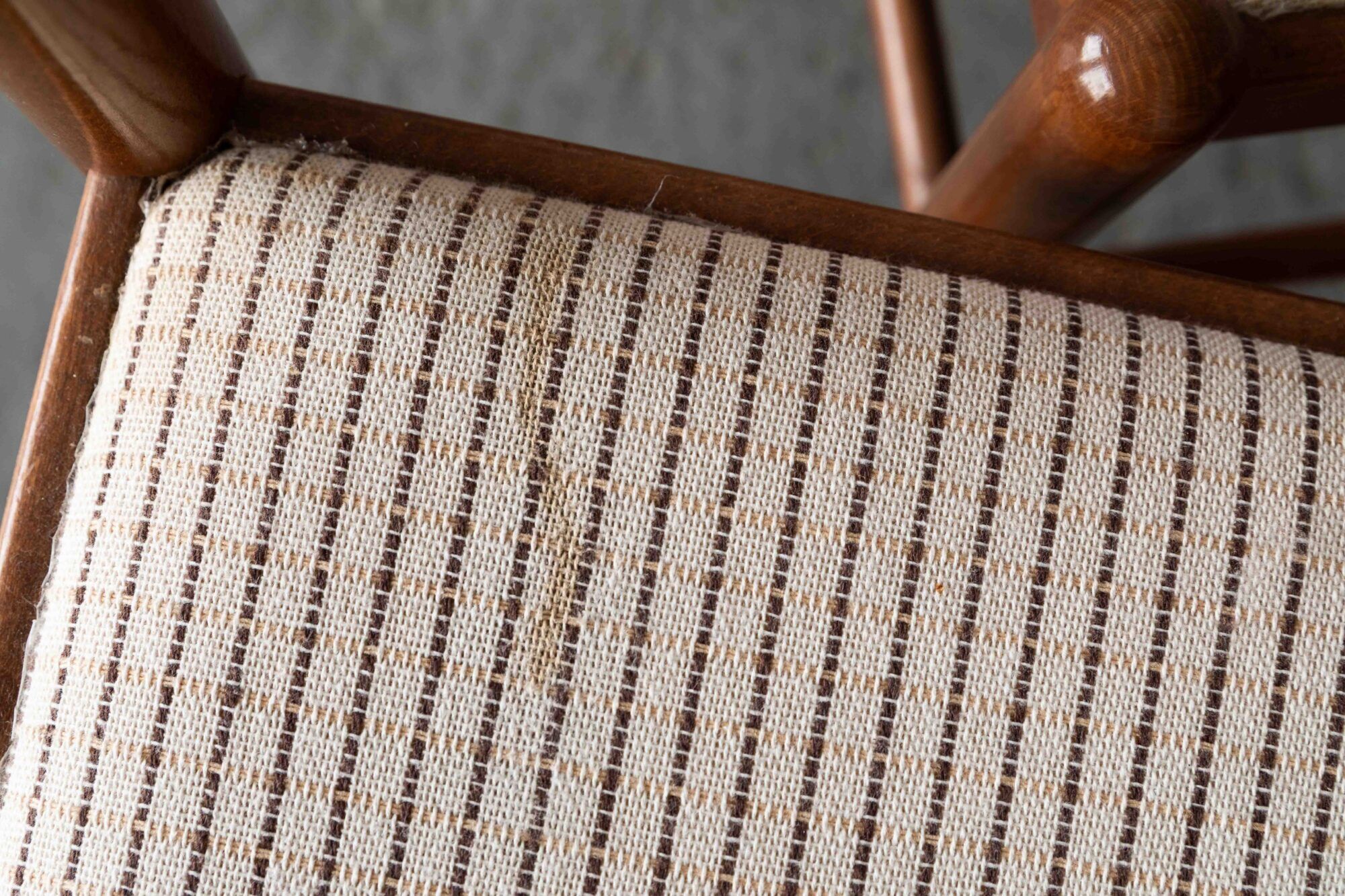Ensemble de 6 chaises de salle à manger dans le style de Vico Magistretti.