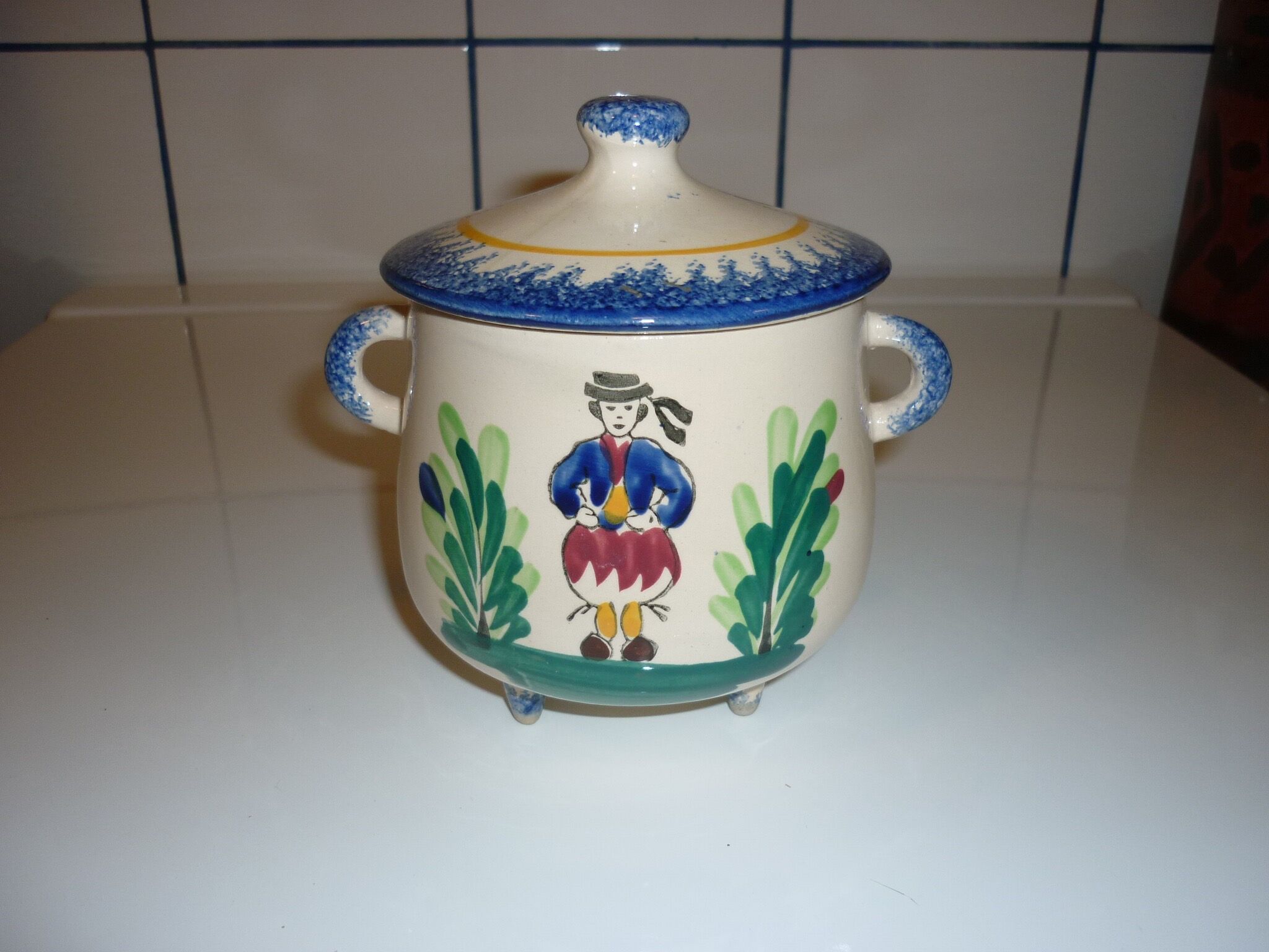3-foot Breton pot