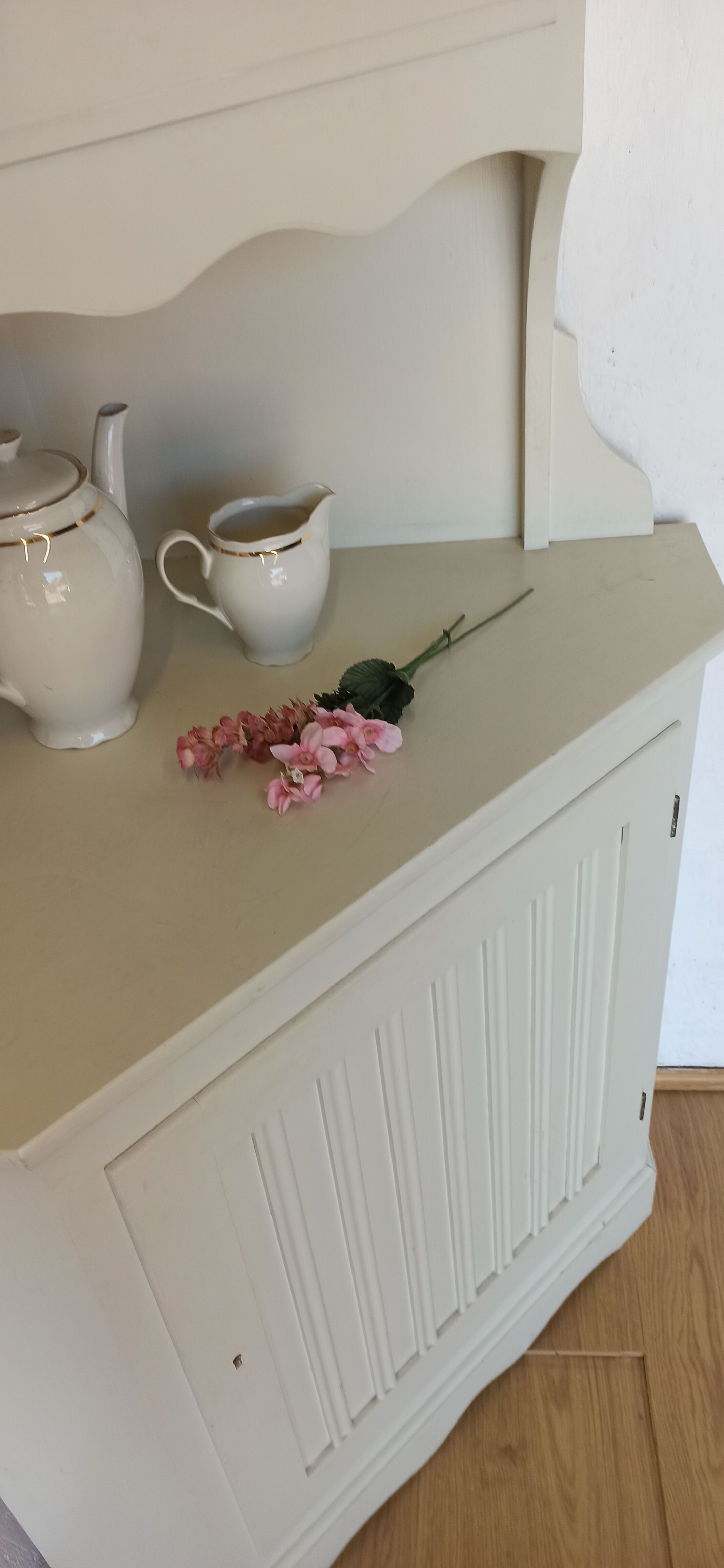 Armoire d’angle blanche Suède années 70