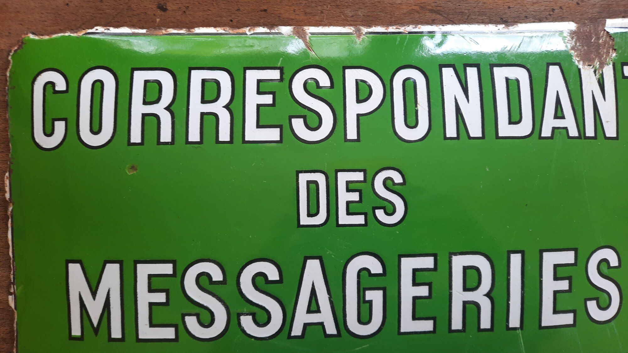 Old enamelled plate "Correspondent of Messageries Hachette" 28x40cm 1930