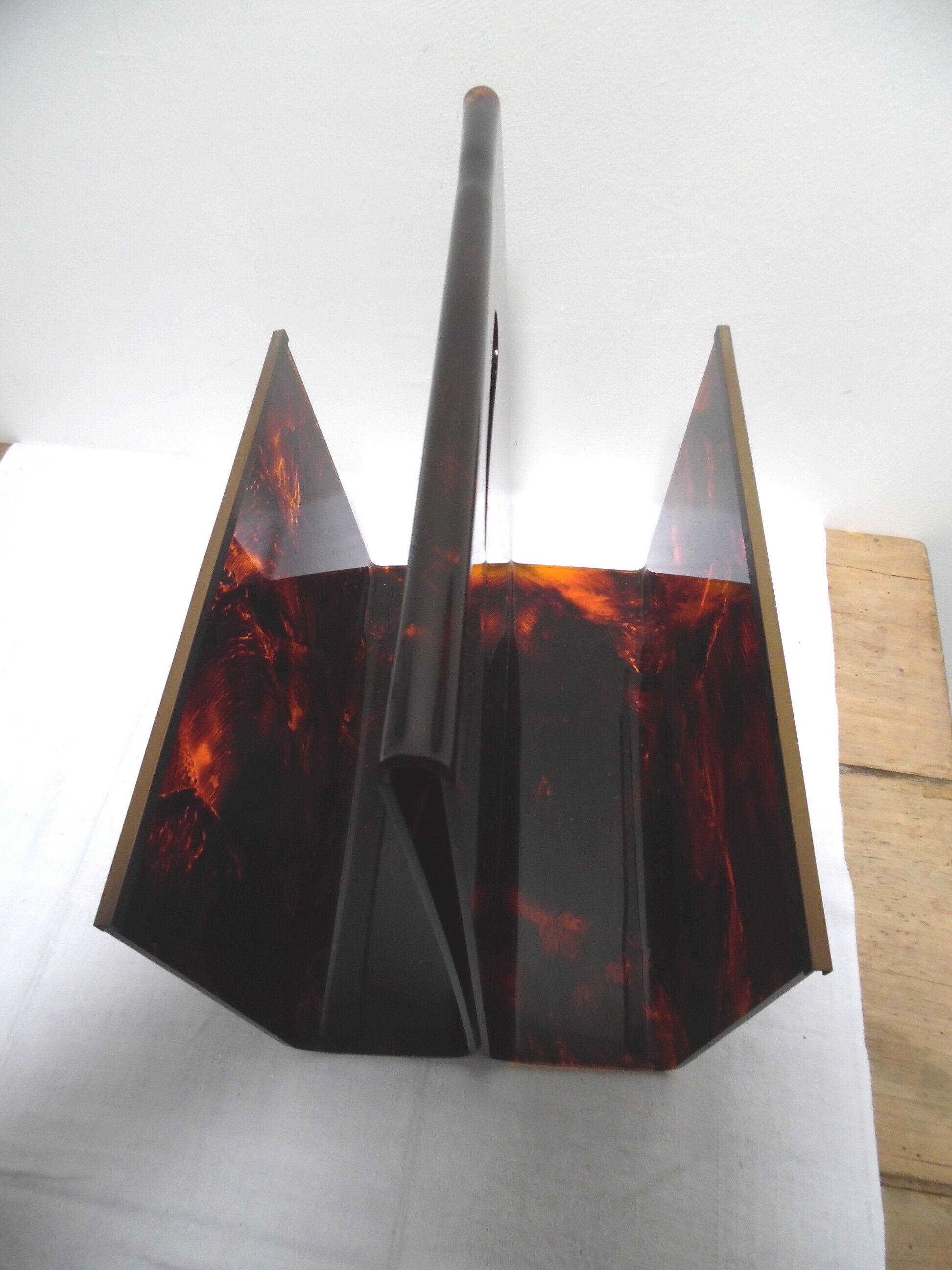 Plexiglas magazine rack