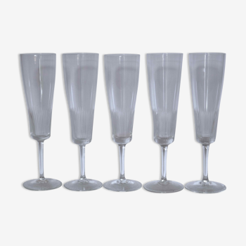 Série de 5 flûtes à champagne en cristal ancien fin