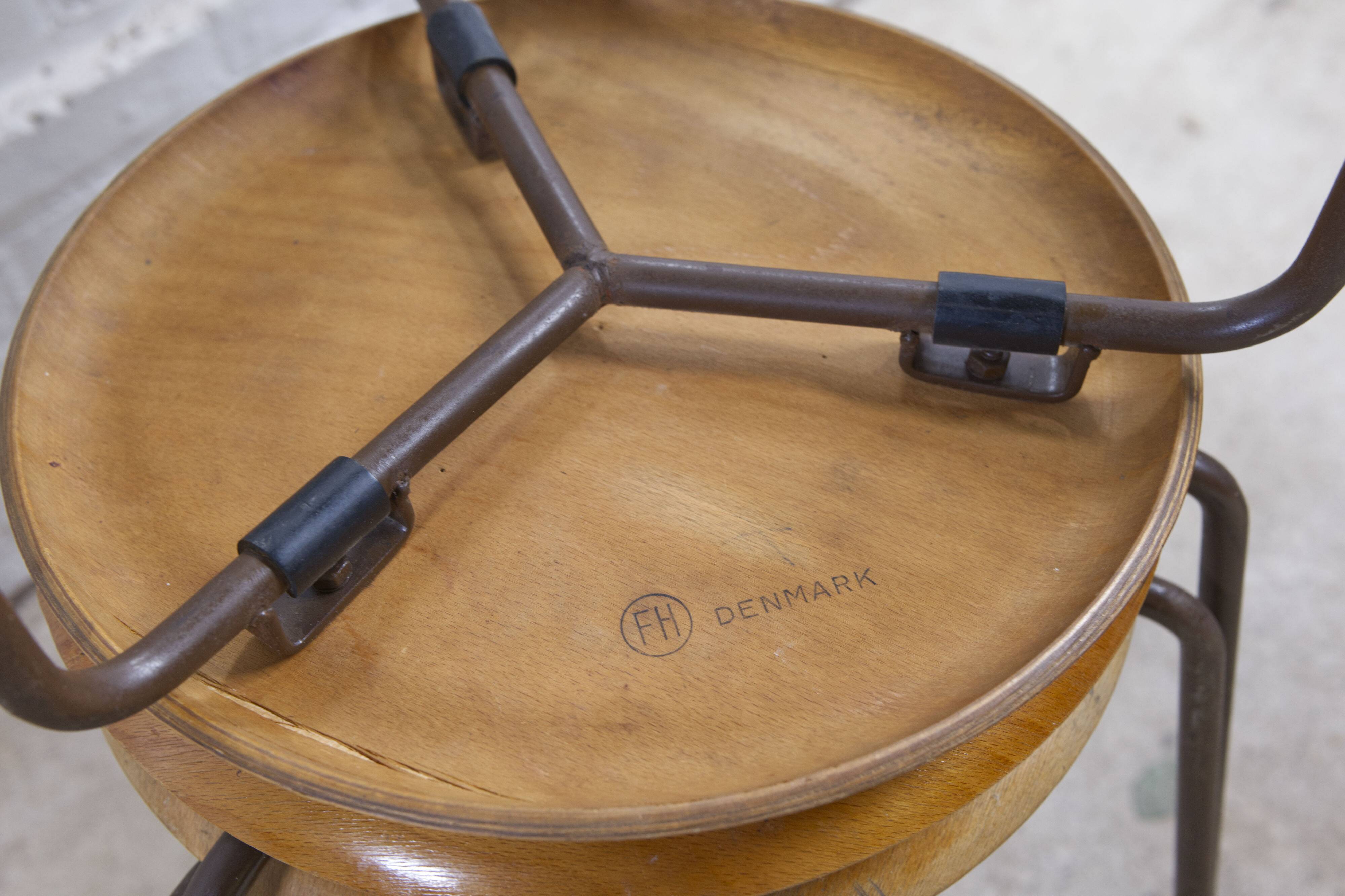 Set of 3, Early Tripod Dot Stool Arne Jacobsen by Fritz Hansen, 1960s