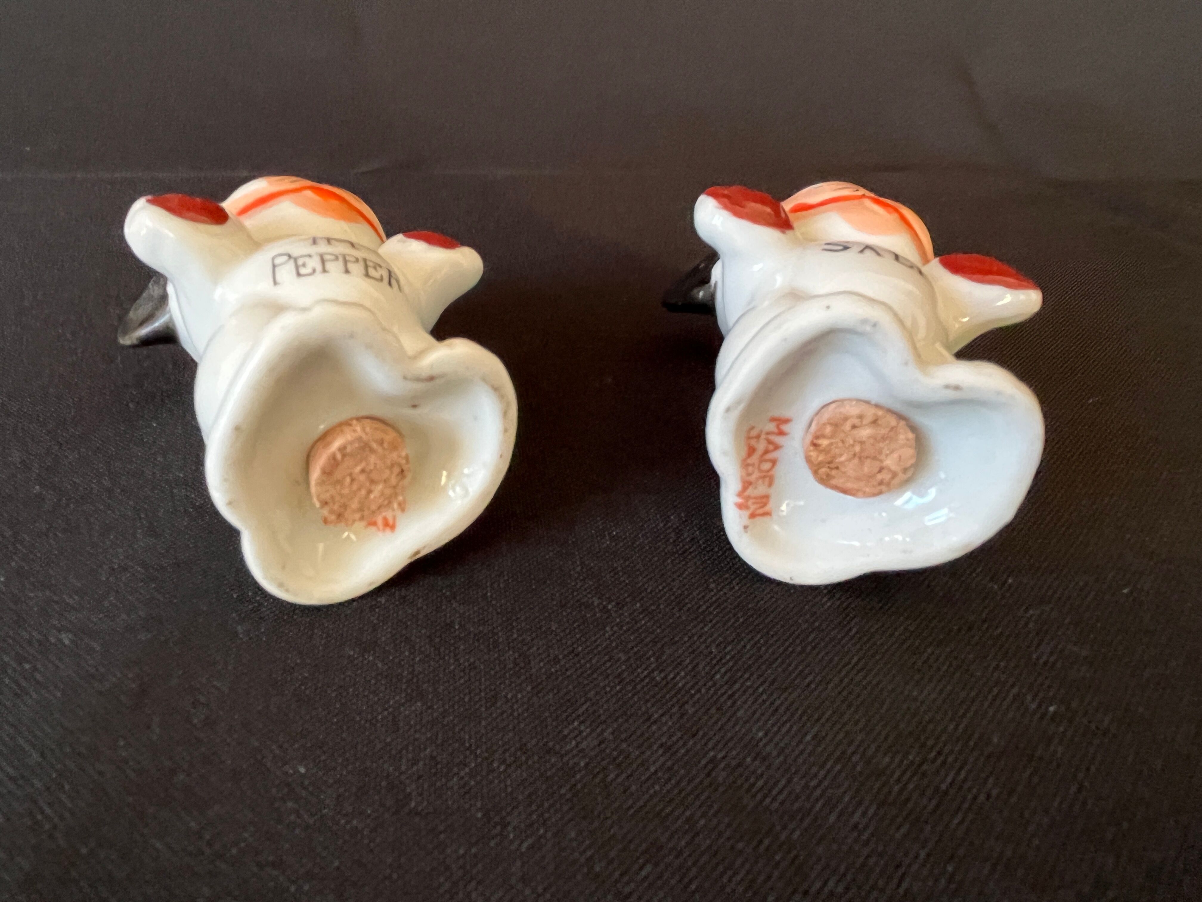 Salière ou poivrier bonzo porcelaine chien bouledogue sel poivre chiot japon art déco
