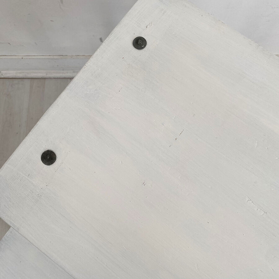 Small children's desk