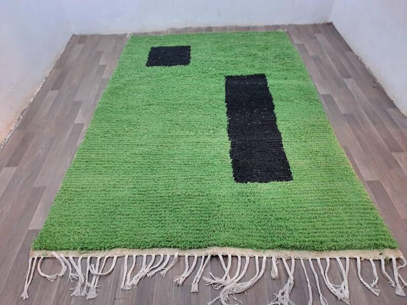 Handwoven natural wool rug, traditional style, size 200 x 300 cm