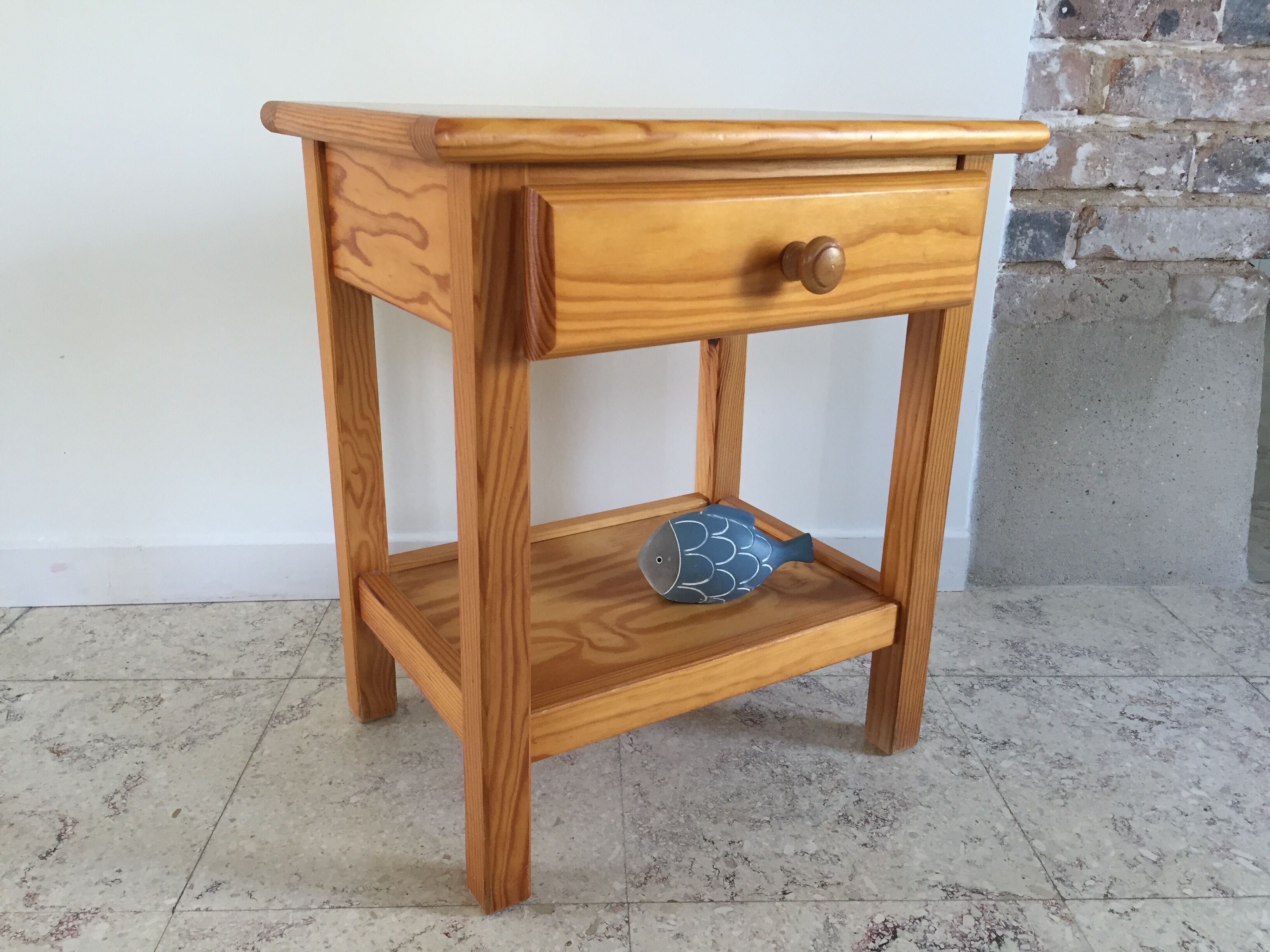 Table de chevet vintage en pin massif