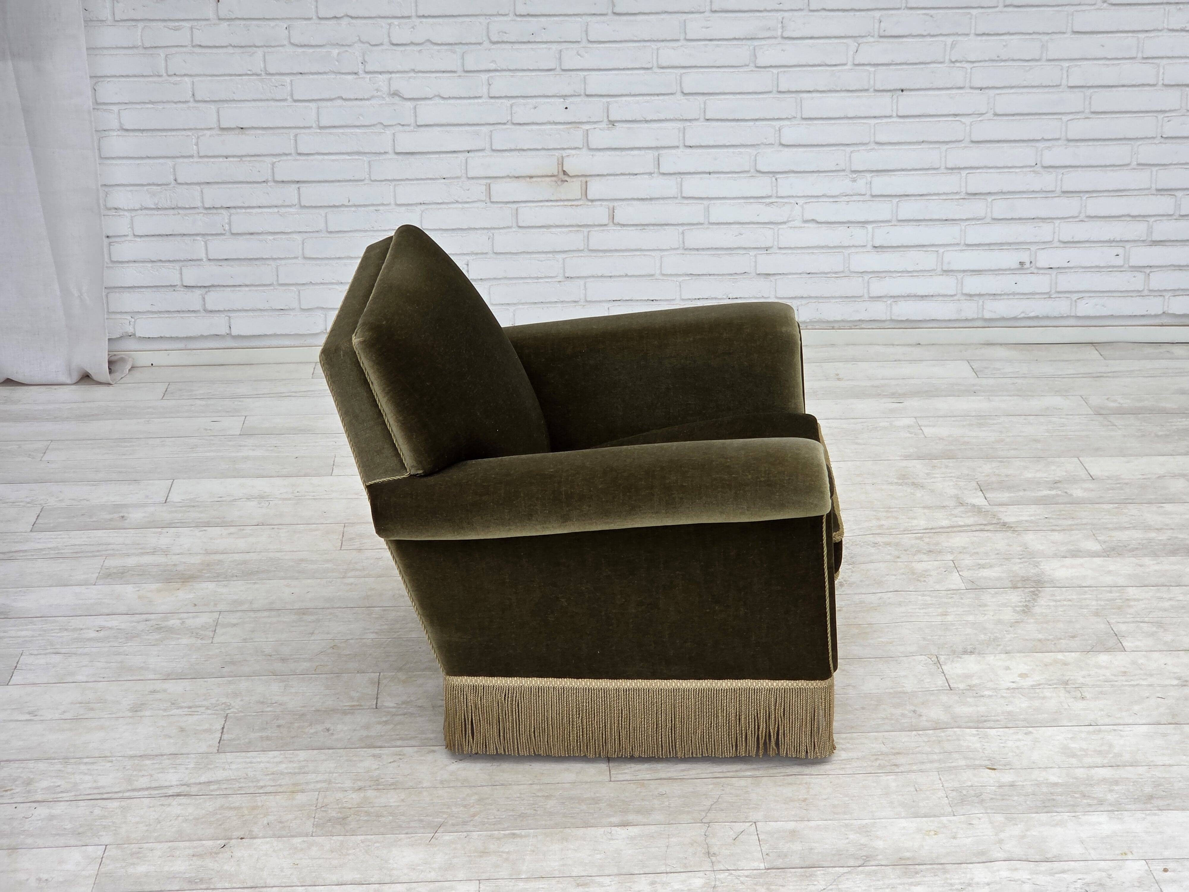 Fauteuil danois des années 1970, velours vert d'origine.