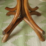 Sole-on-foot door in vintage braided reeded curved wood