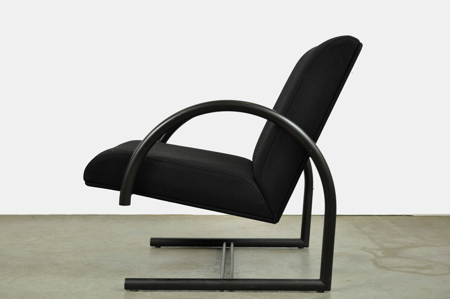Post modern “circle” arm chair by Pierre Mazairac & Karel Boonzaaijer for Gelderland, 1980s