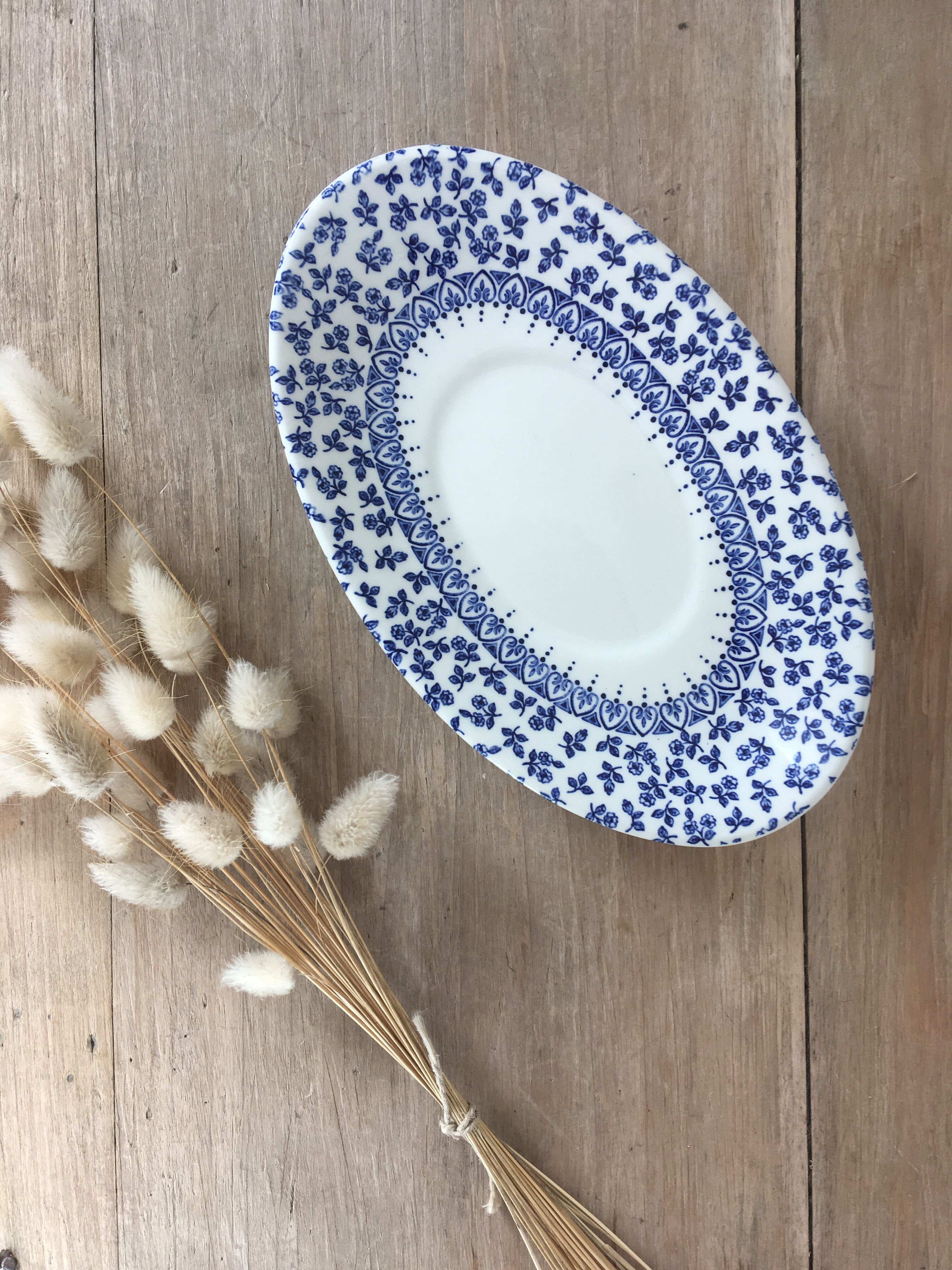 Pair of blue flower raviers