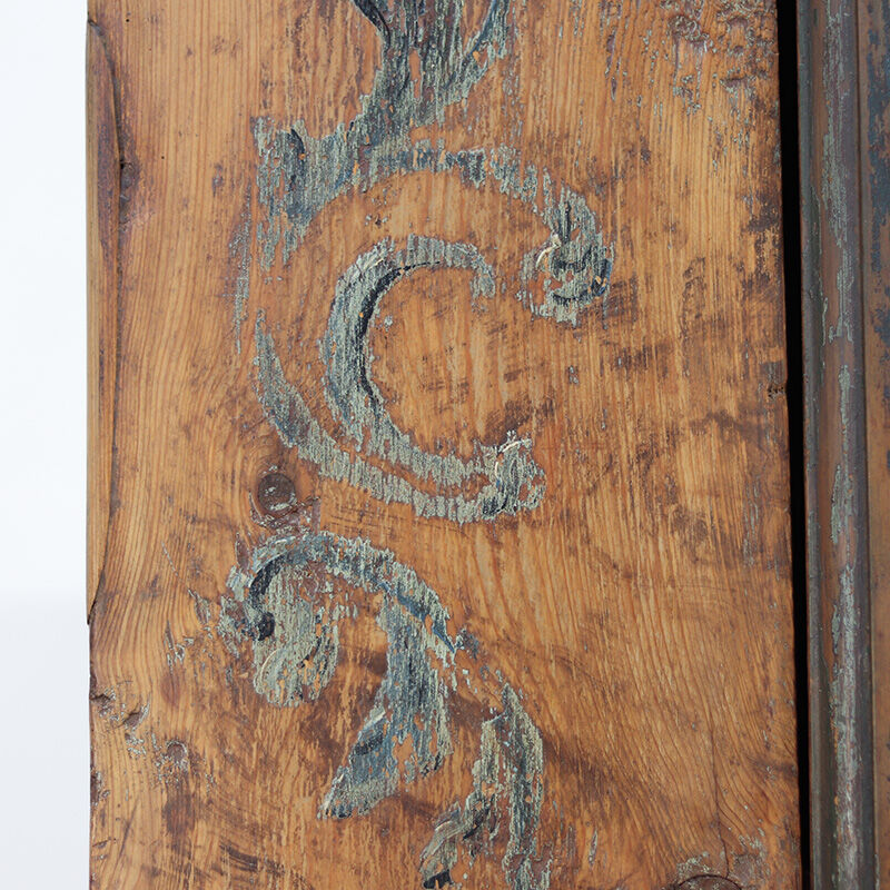 Cabinet de mariée primitif en art populaire peint de ferme antique du XVIIIe siècle