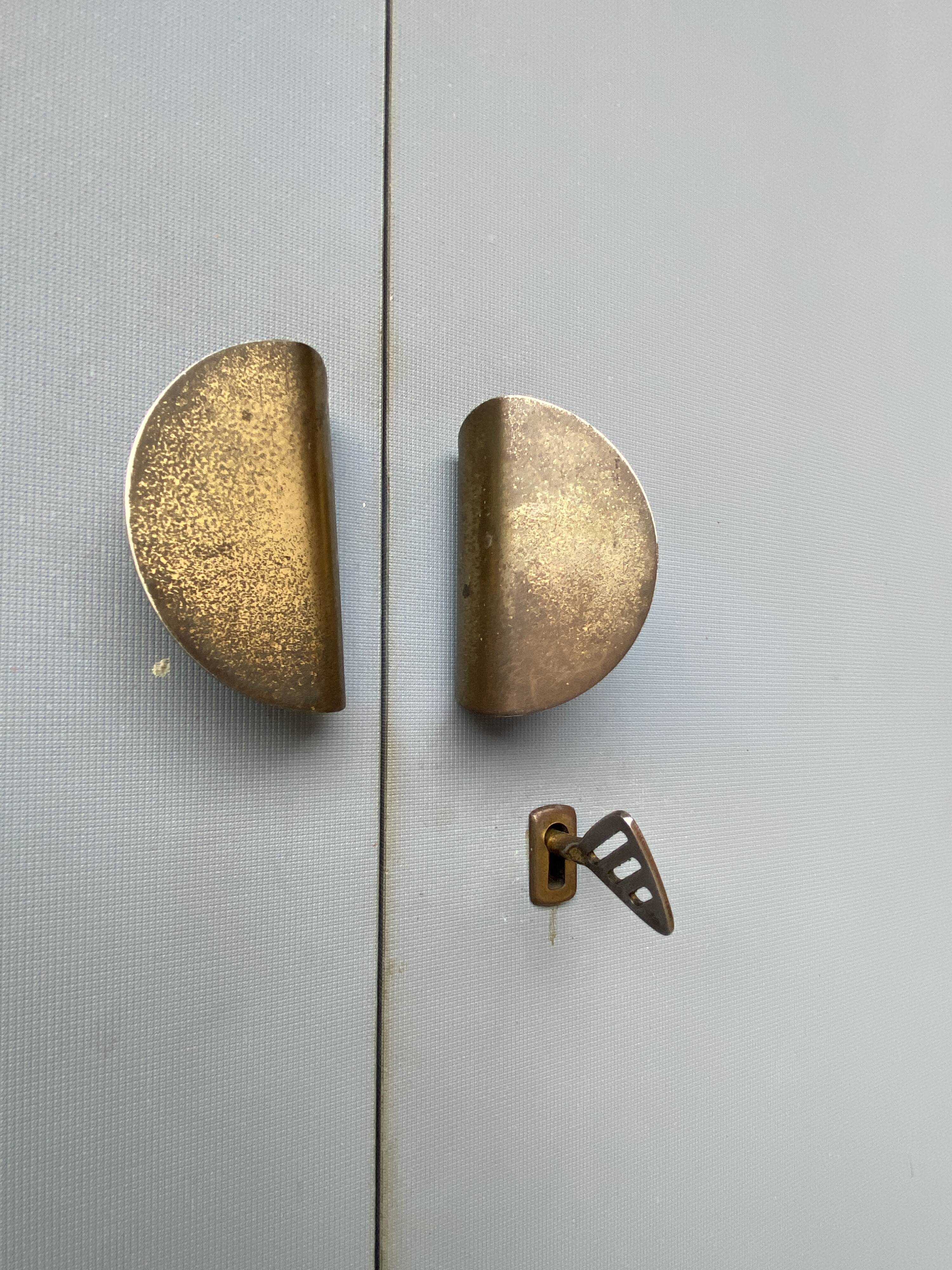 Armoire Parisienne Placard vestiaire atelier bois Mid-century vintage scand