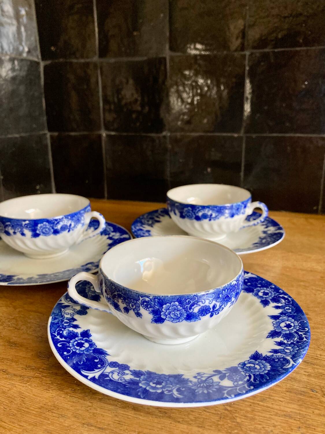3 Chinese porcelain cups