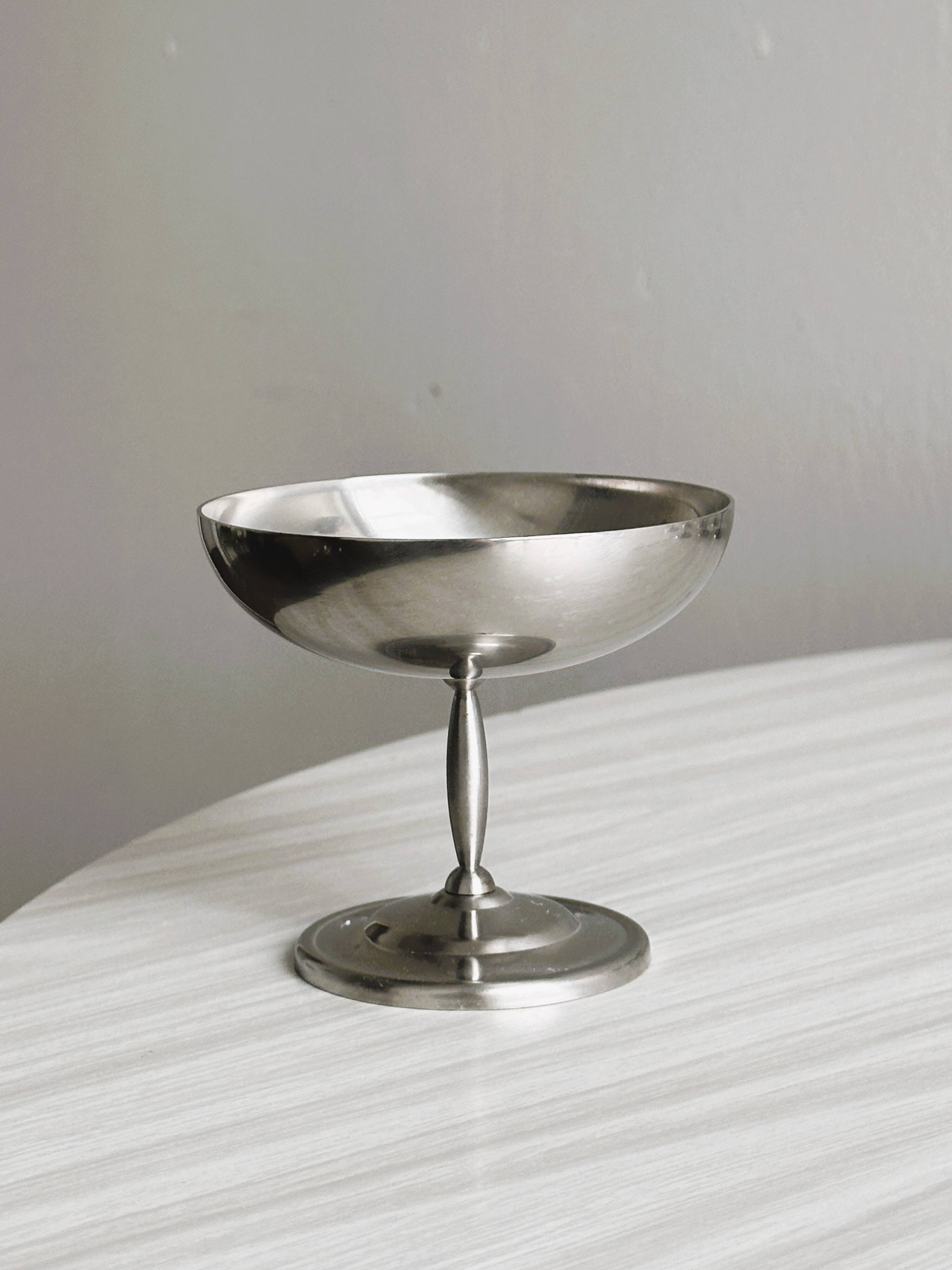 8 grandes coupelles sur pied en inox Letang Remy