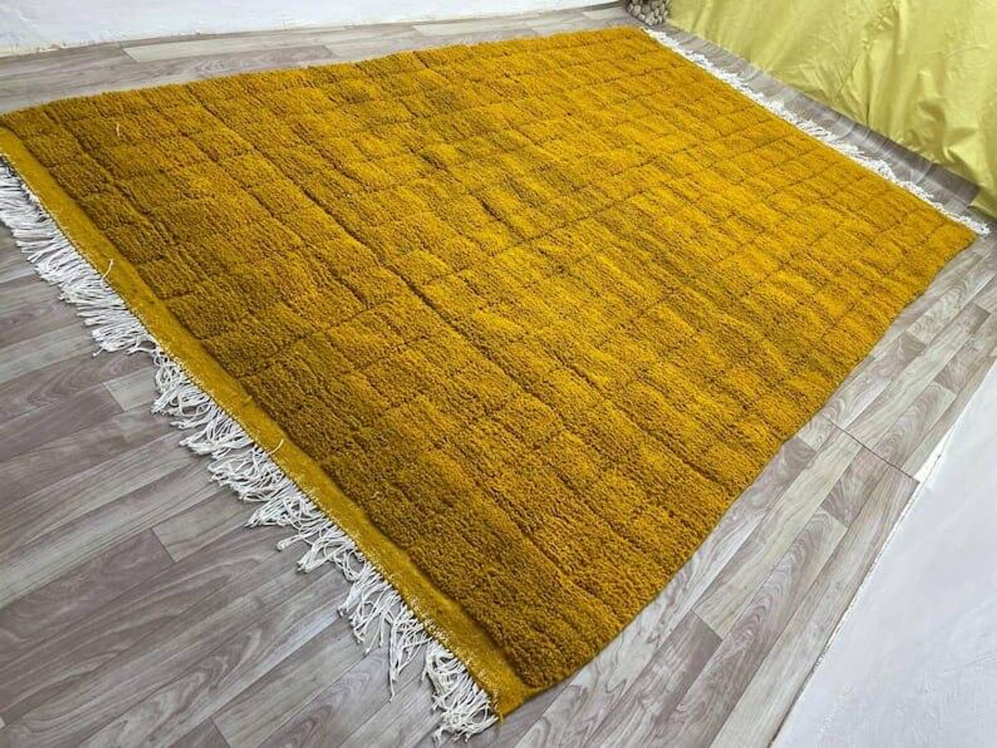Tapis en laine marocain jaune traditionnelle taille 150 x 250 cm