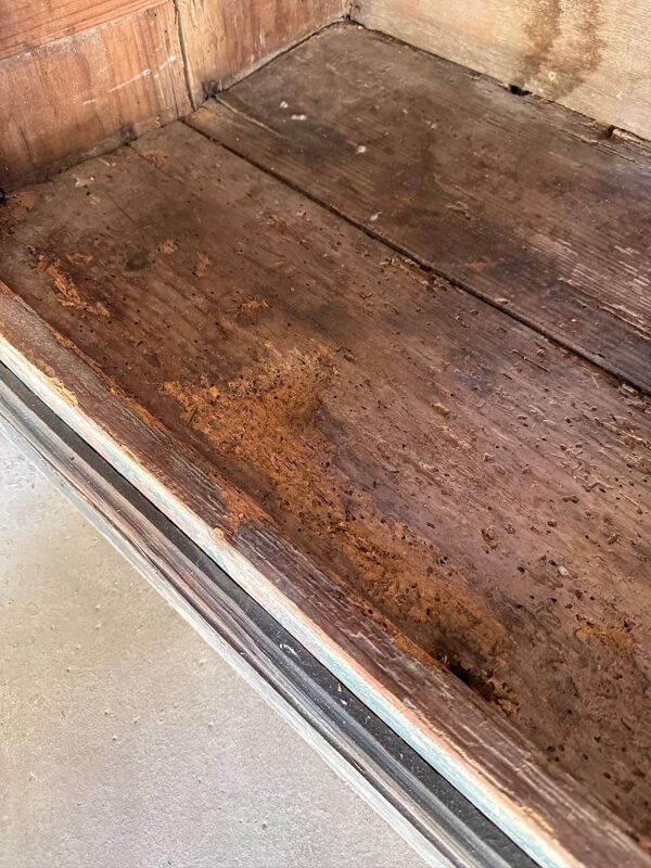 Buffet ancien en bois massif – patine d’origine – XIXe