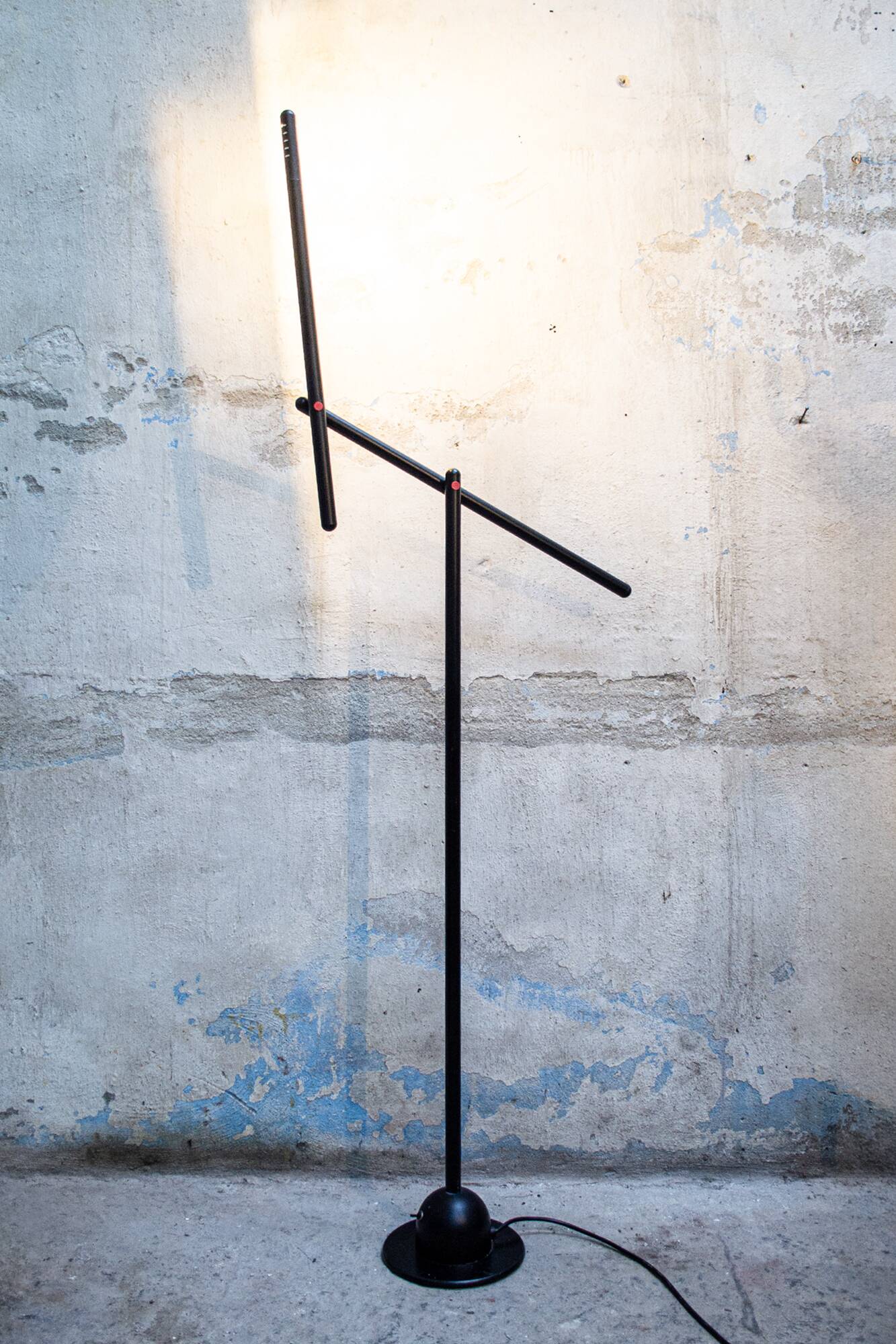 Lampe de terre postmoderne "Mira" de Mario Arnaboldi pour Programmaluce 1983