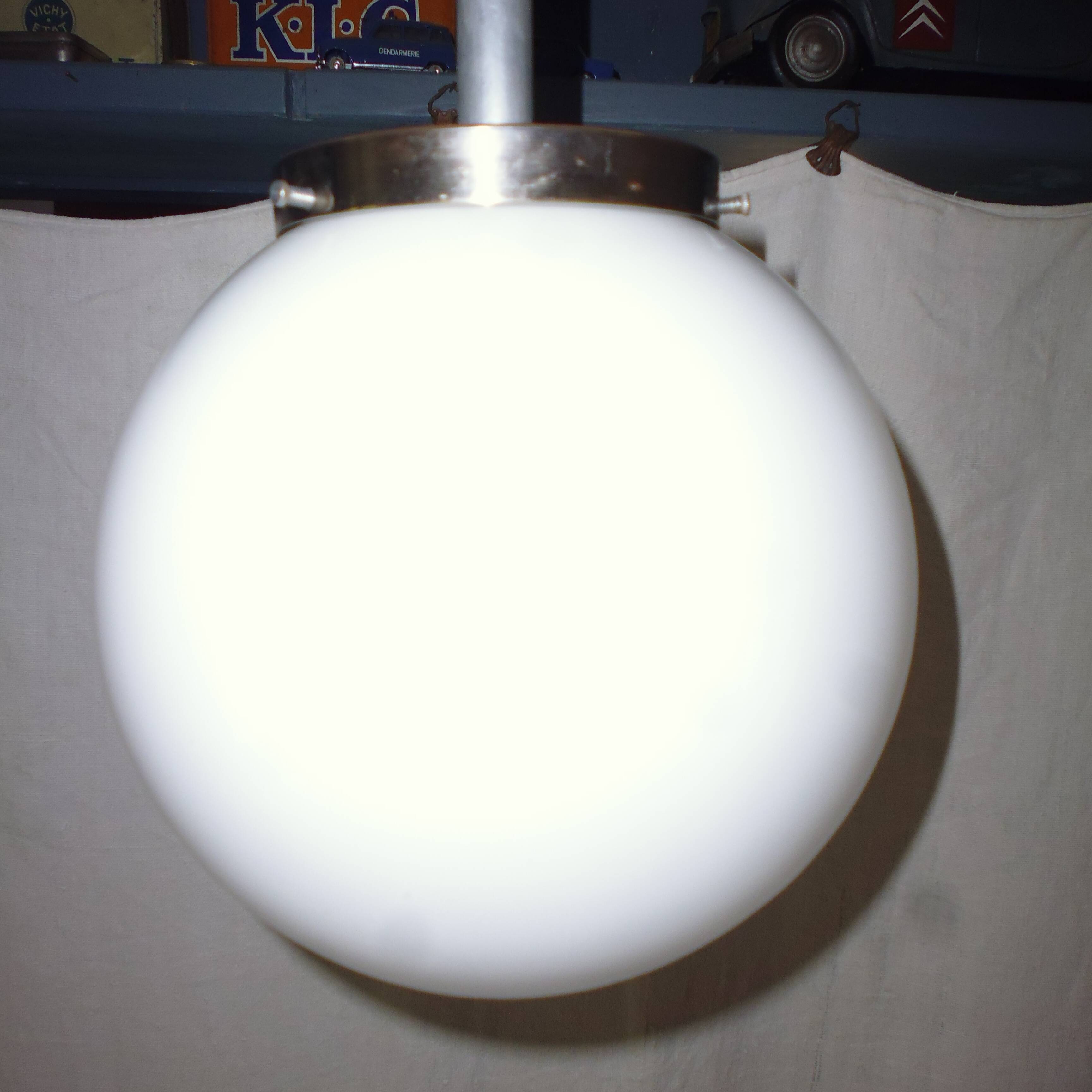 Art deco opaline hatuteur ball hanging 36 cm