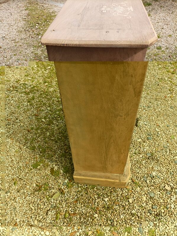 Showcase in solid wood