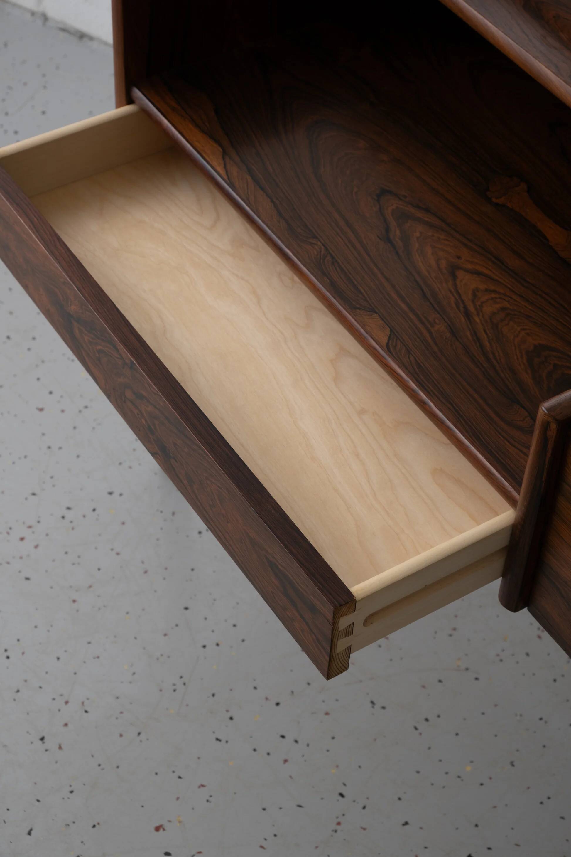Melvin Mikkelsen dressing table