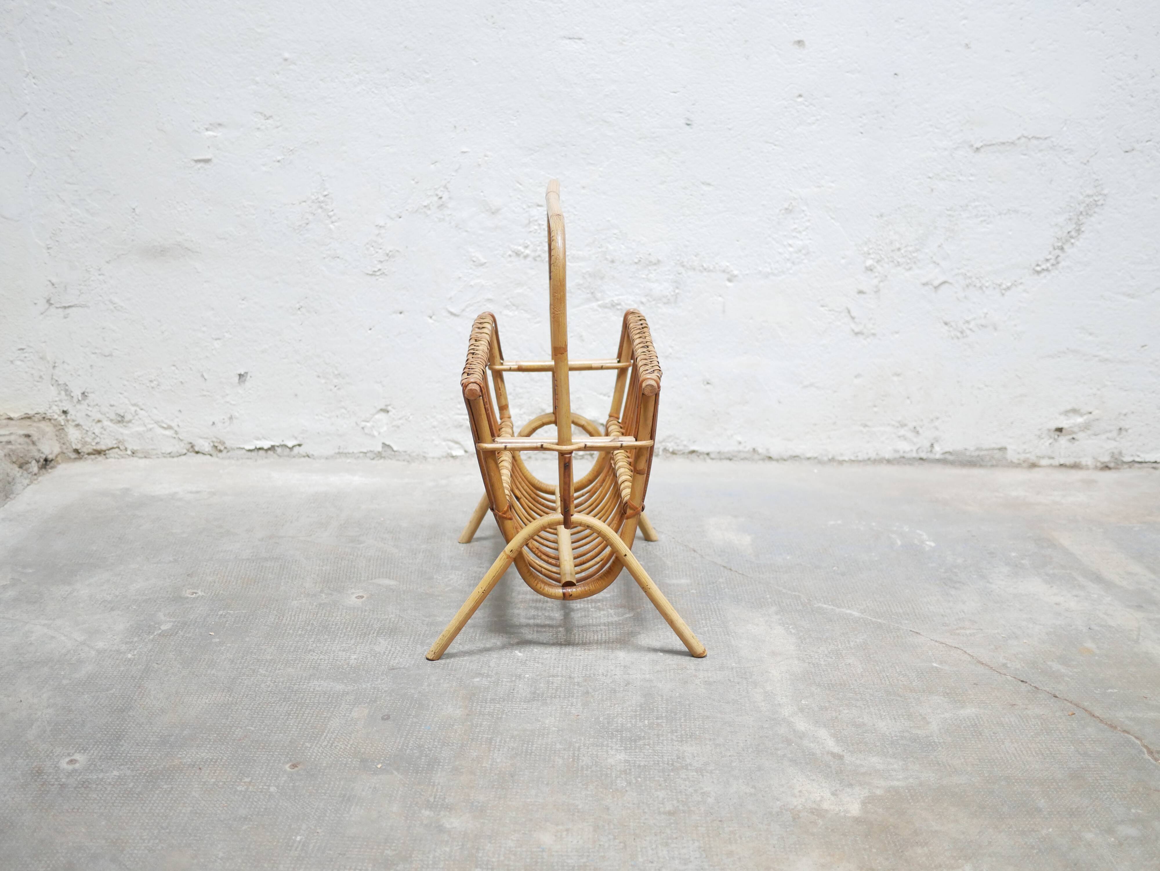 Porte-revues vintage en rotin