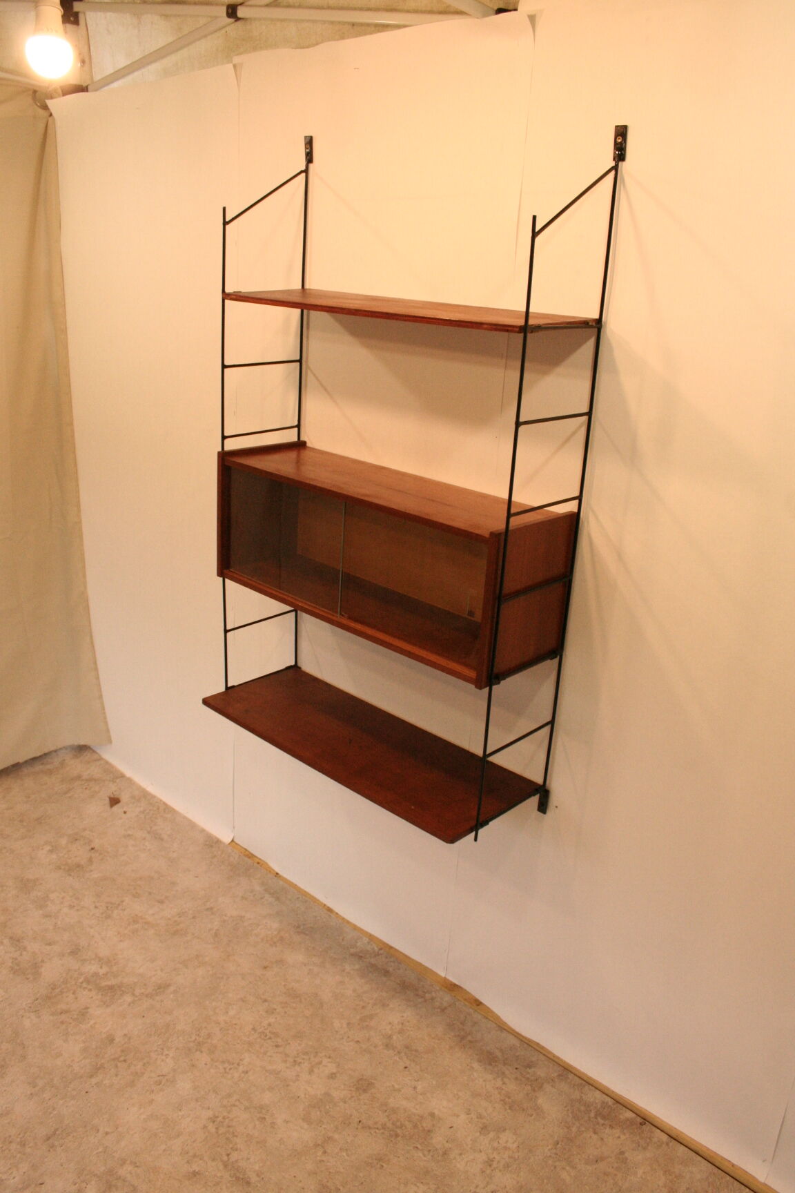 Wall shelf