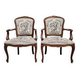 Pair of Louis XV style armchairs – Tapestry depicting a gallant scene