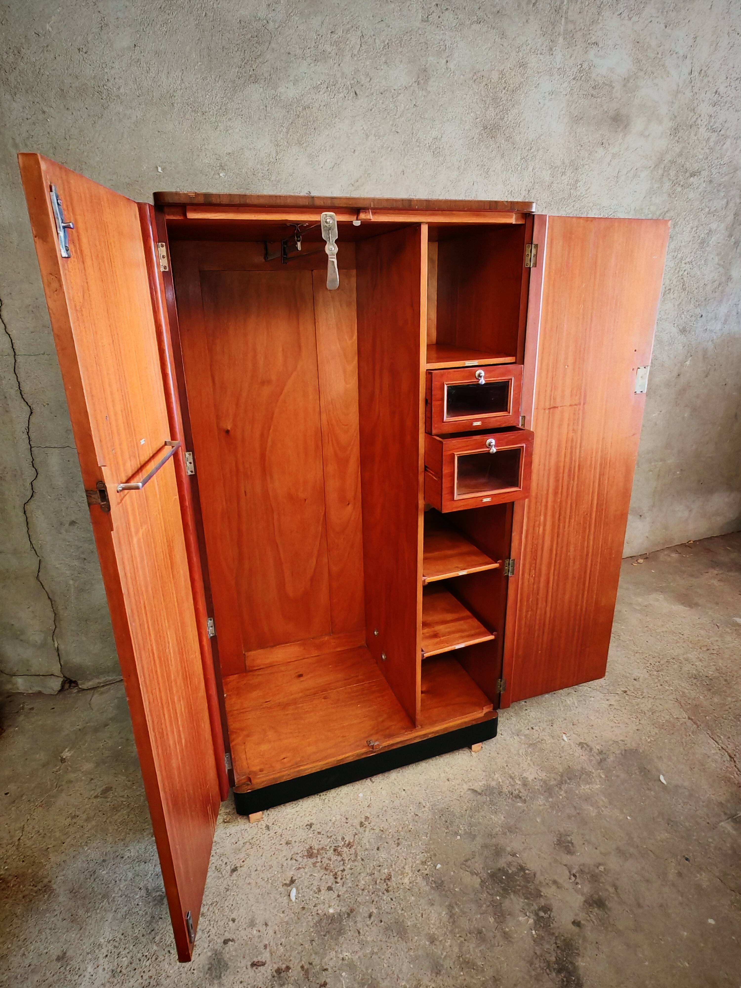 Armoire cabine, de voyage, penderie anglaise