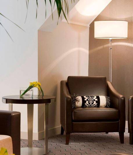 Macassar ebony pedestal table, from the Hotel Ambassador Paris