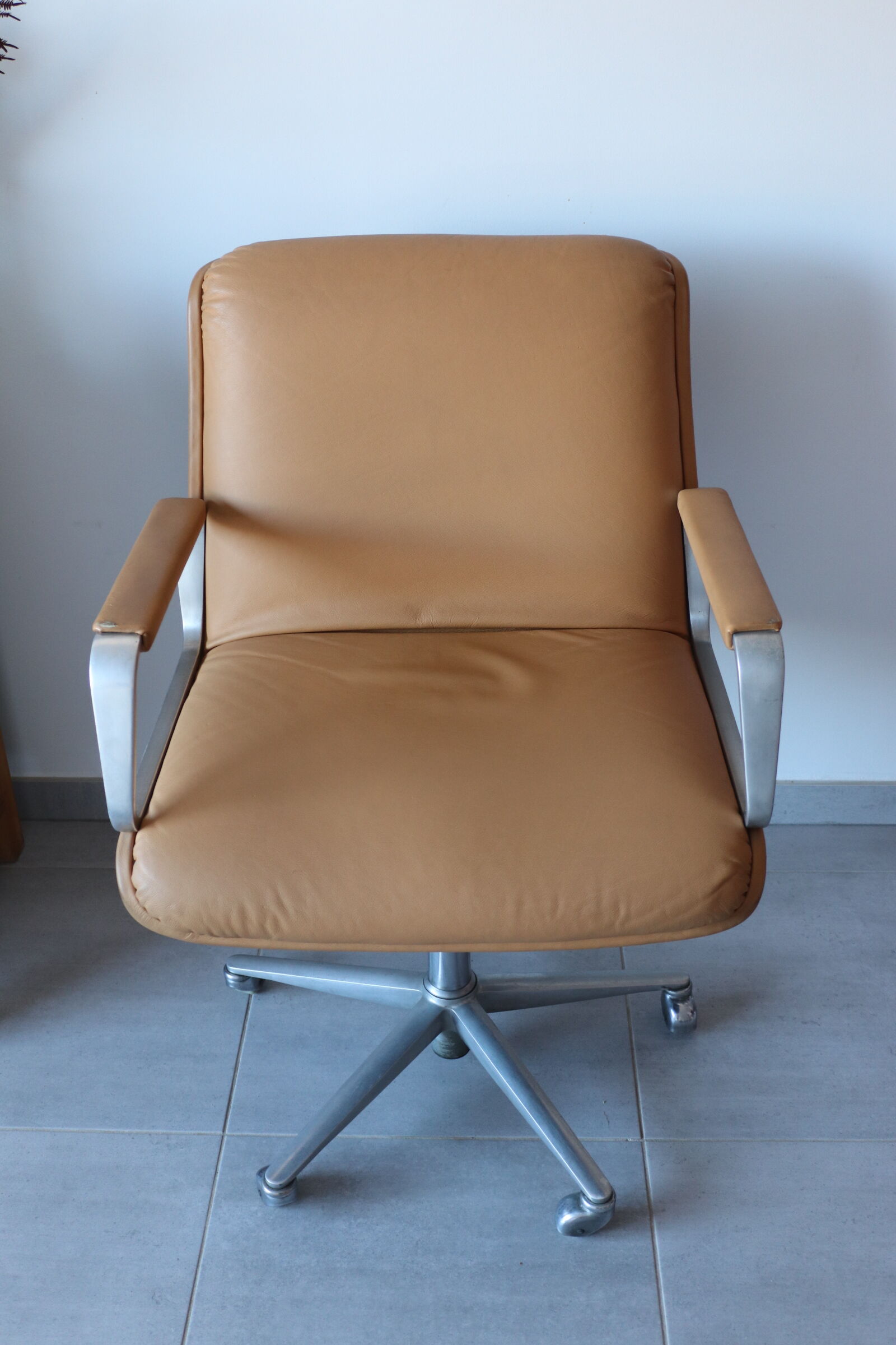 Delta 2000 Wilkhahn armchair in camel leather