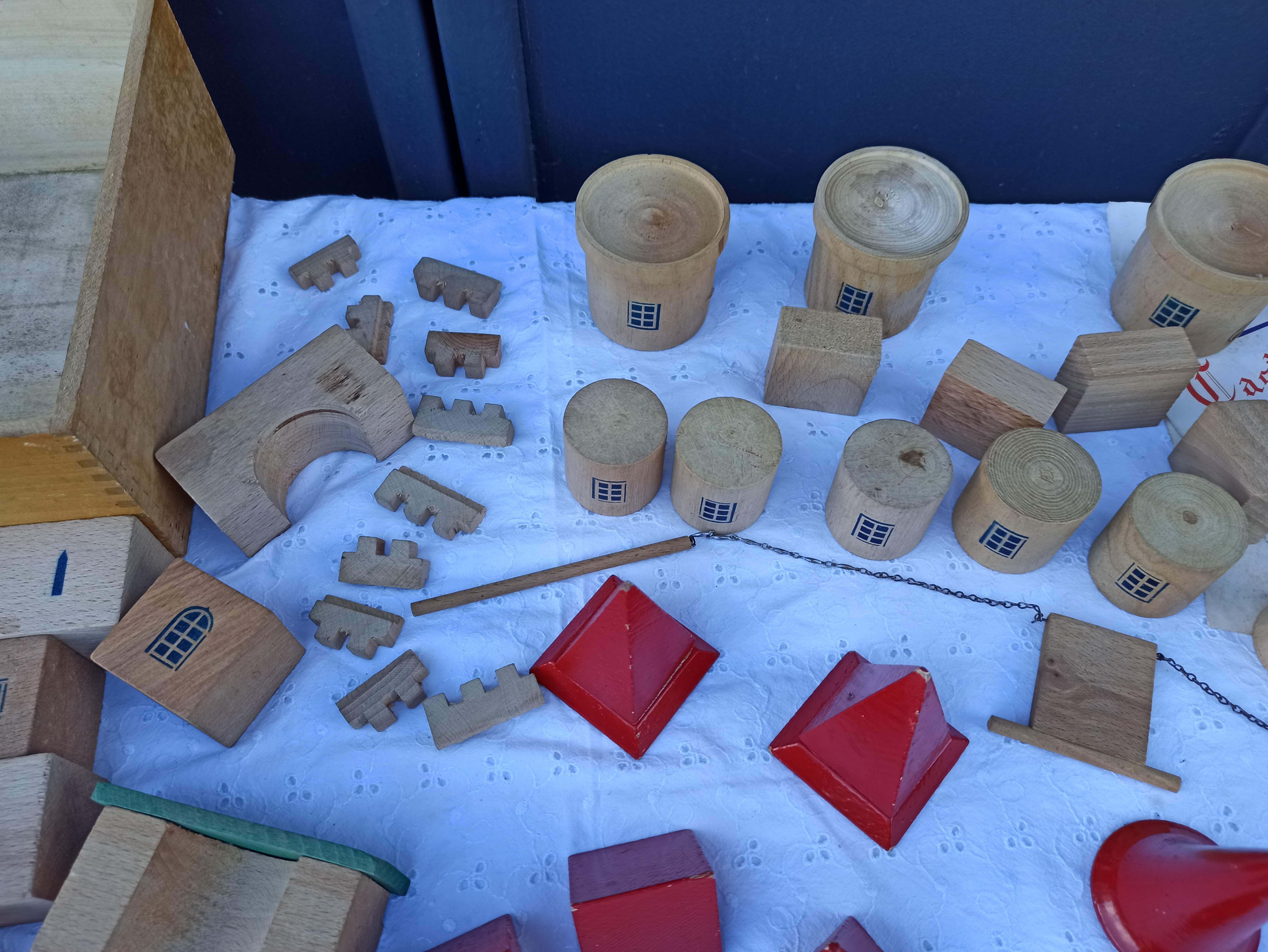 Wooden castle cube construction