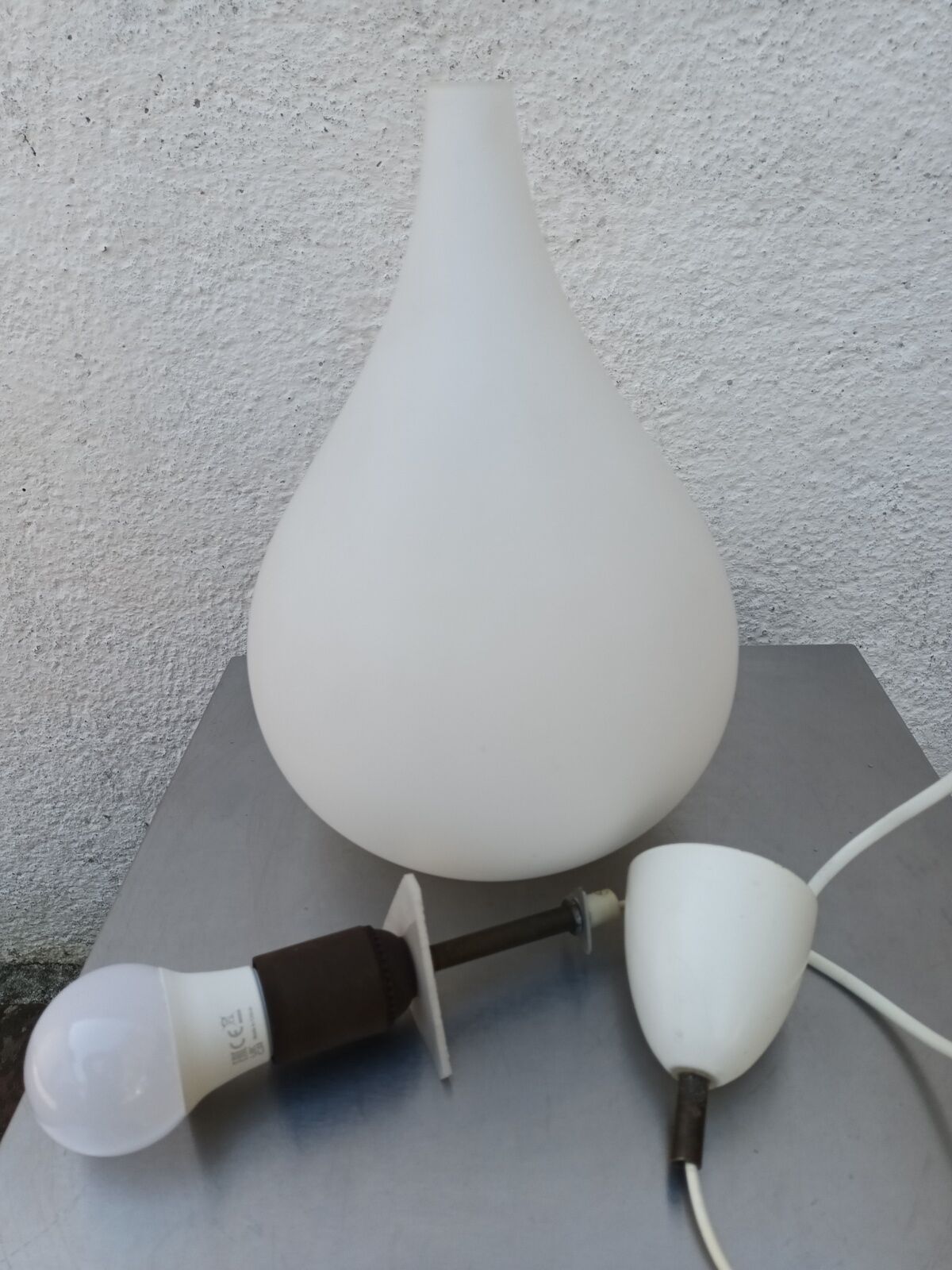 Scandinavian suspension "drop" opaline