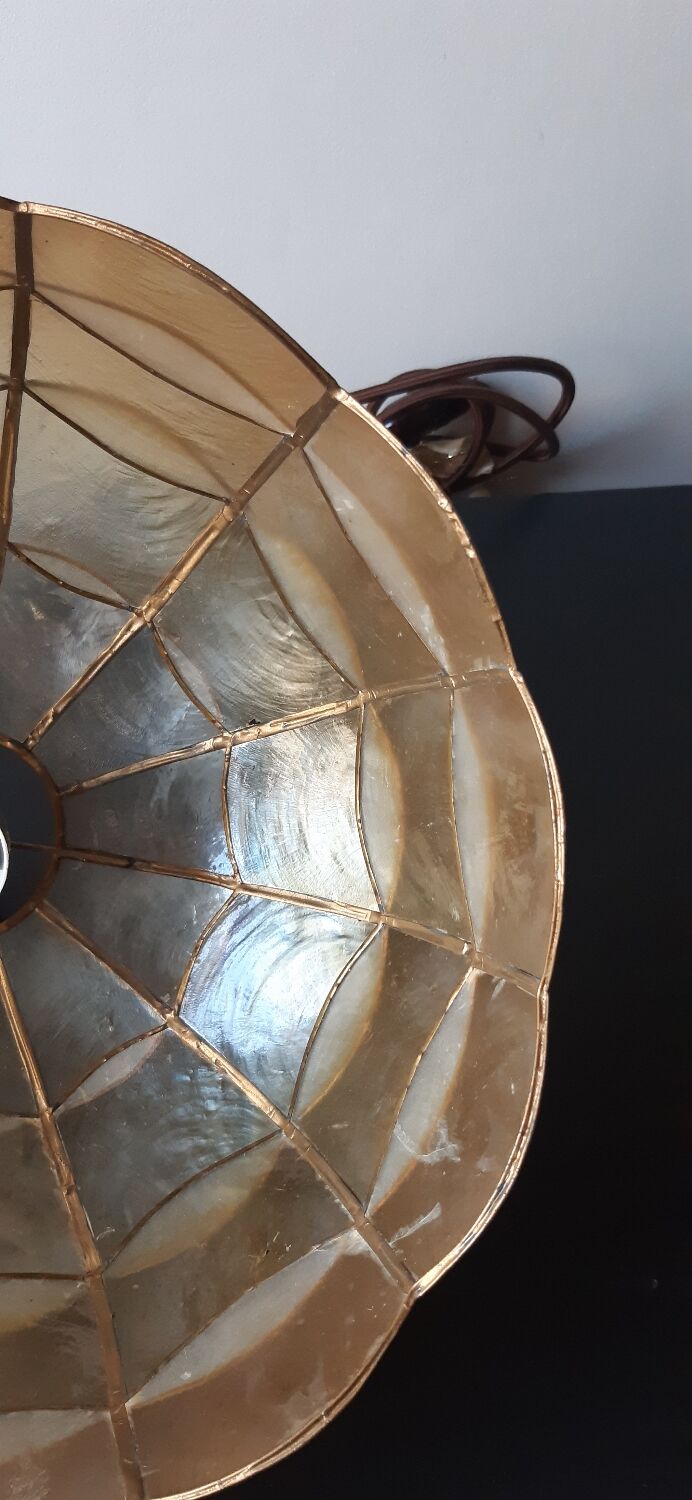 Mother-of-pearl and brass suspension