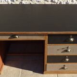 Grand bureau en bois à 5 tiroirs dessus simili cuir noir -Totalement relooké