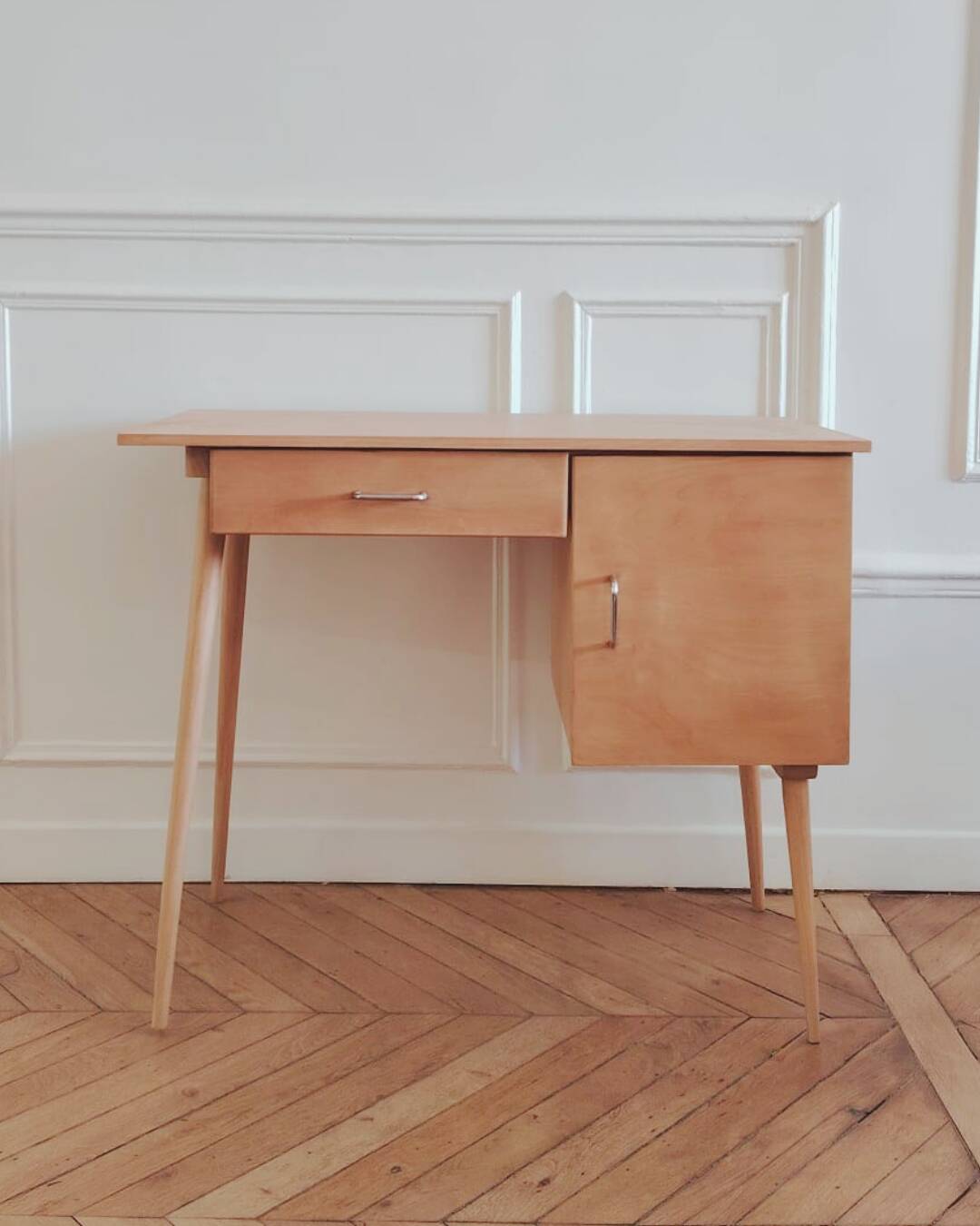 Renovated vintage Baumann desk, 1960s.