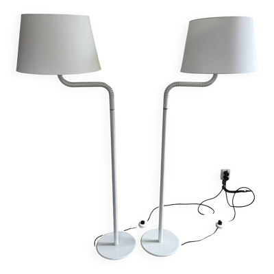Ensemble de deux lampes sur pied Artifort 270 blanches rétro.