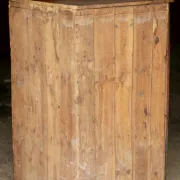 Splendid walnut corner cabinet from the early 19th century. A magnificent patina.