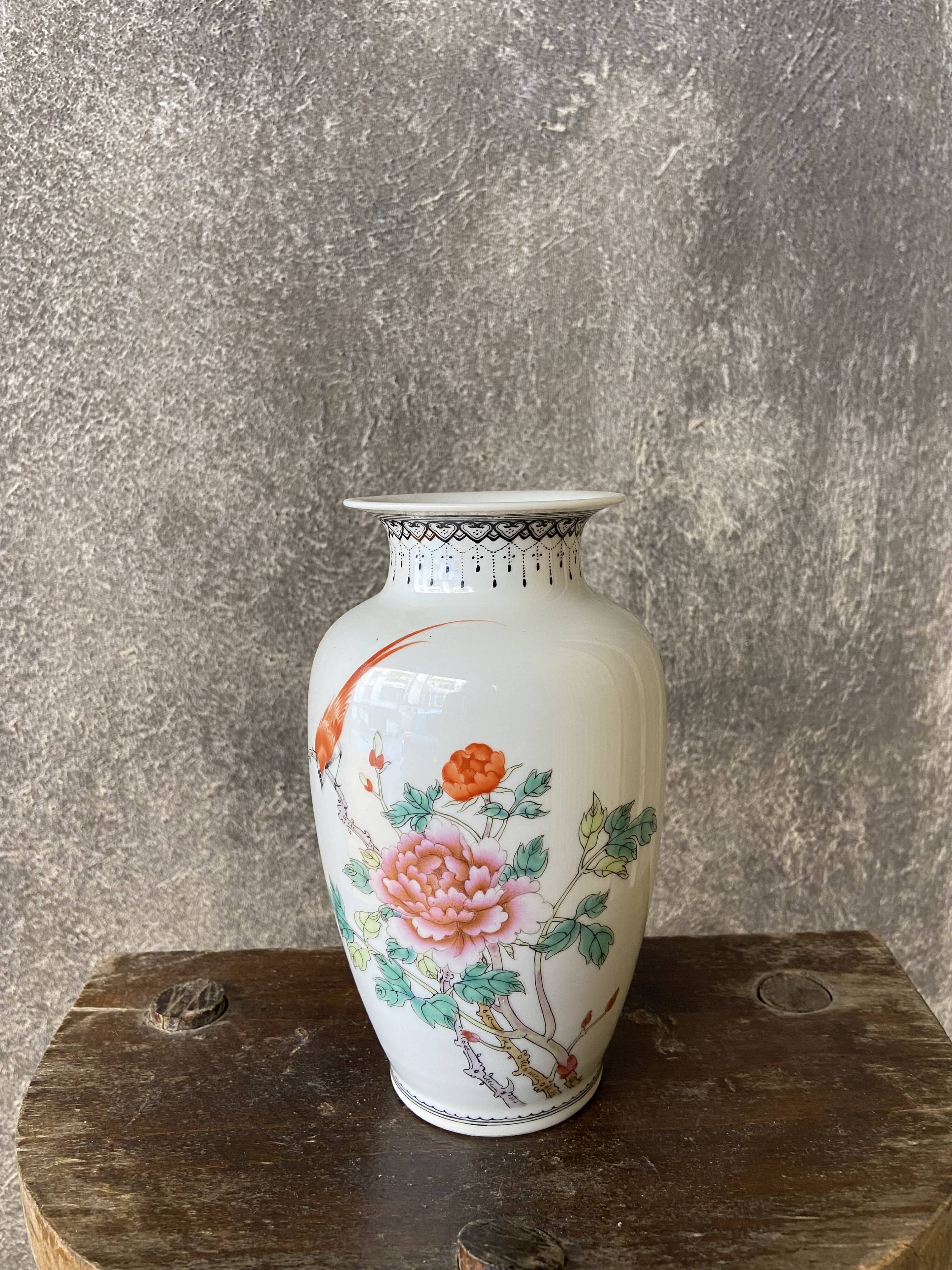 Chinese vase with floral decoration