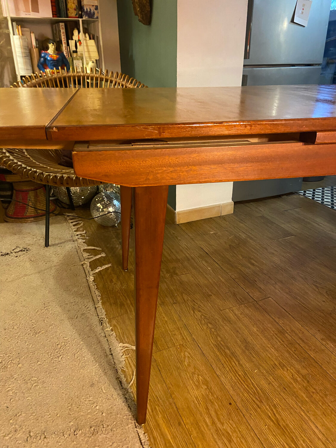 Stretchable solid teak table and ash top