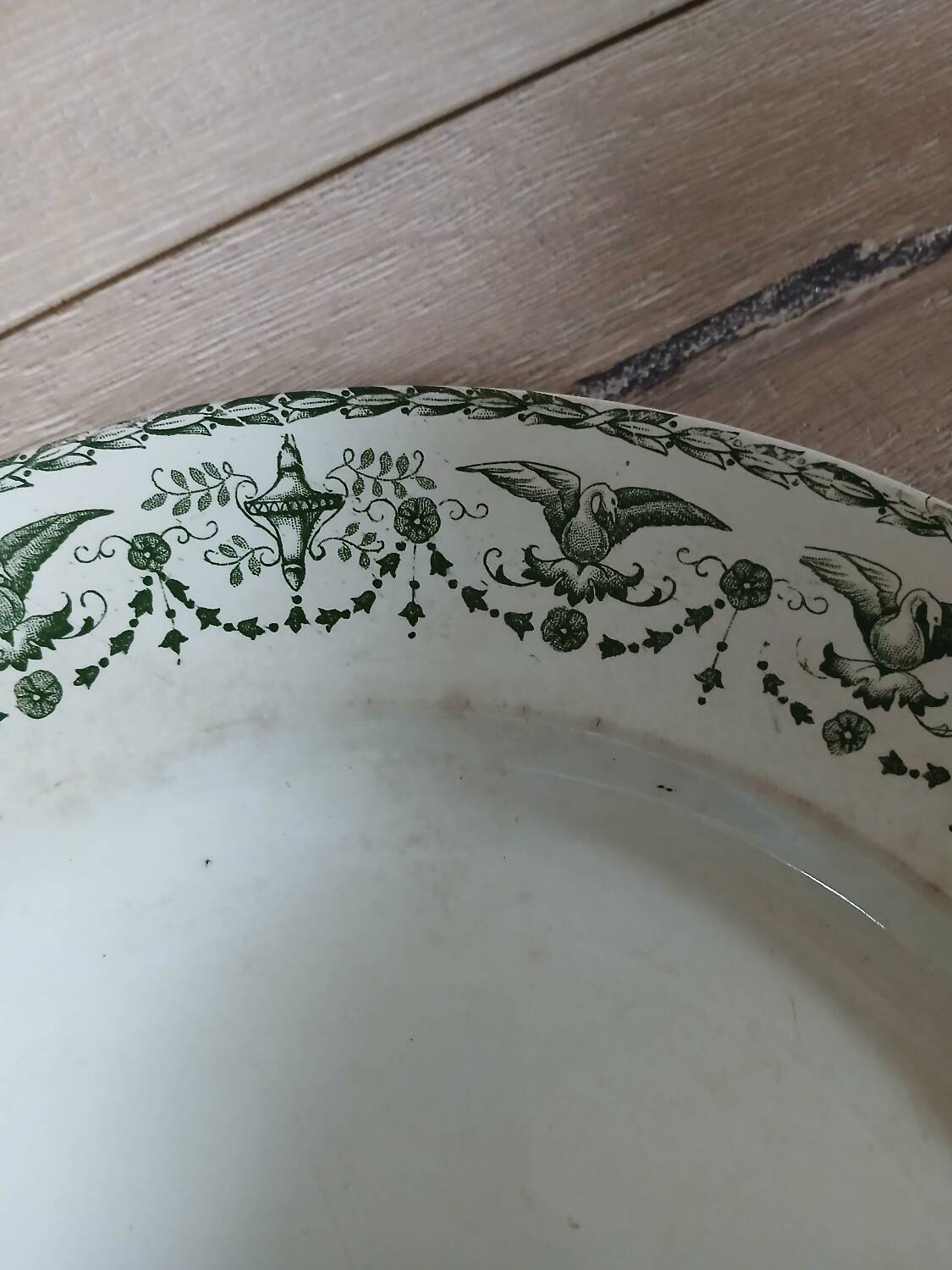 Plat ancien en terre de fer