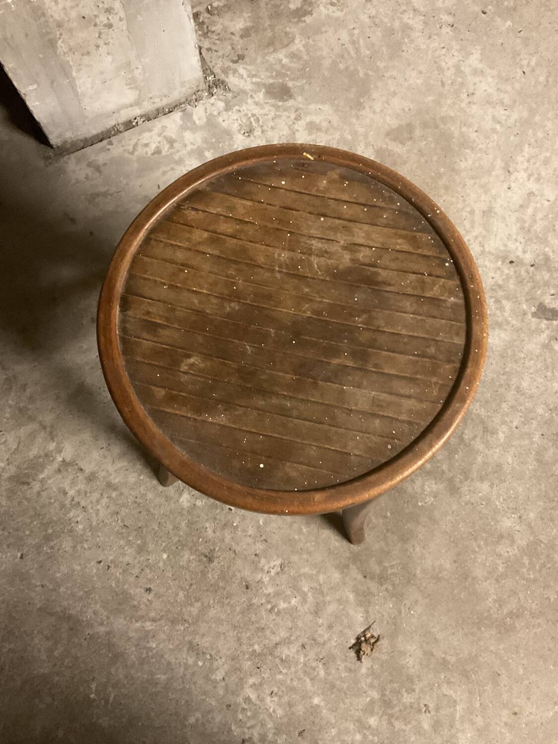Low wooden stool round seat vintage TBE