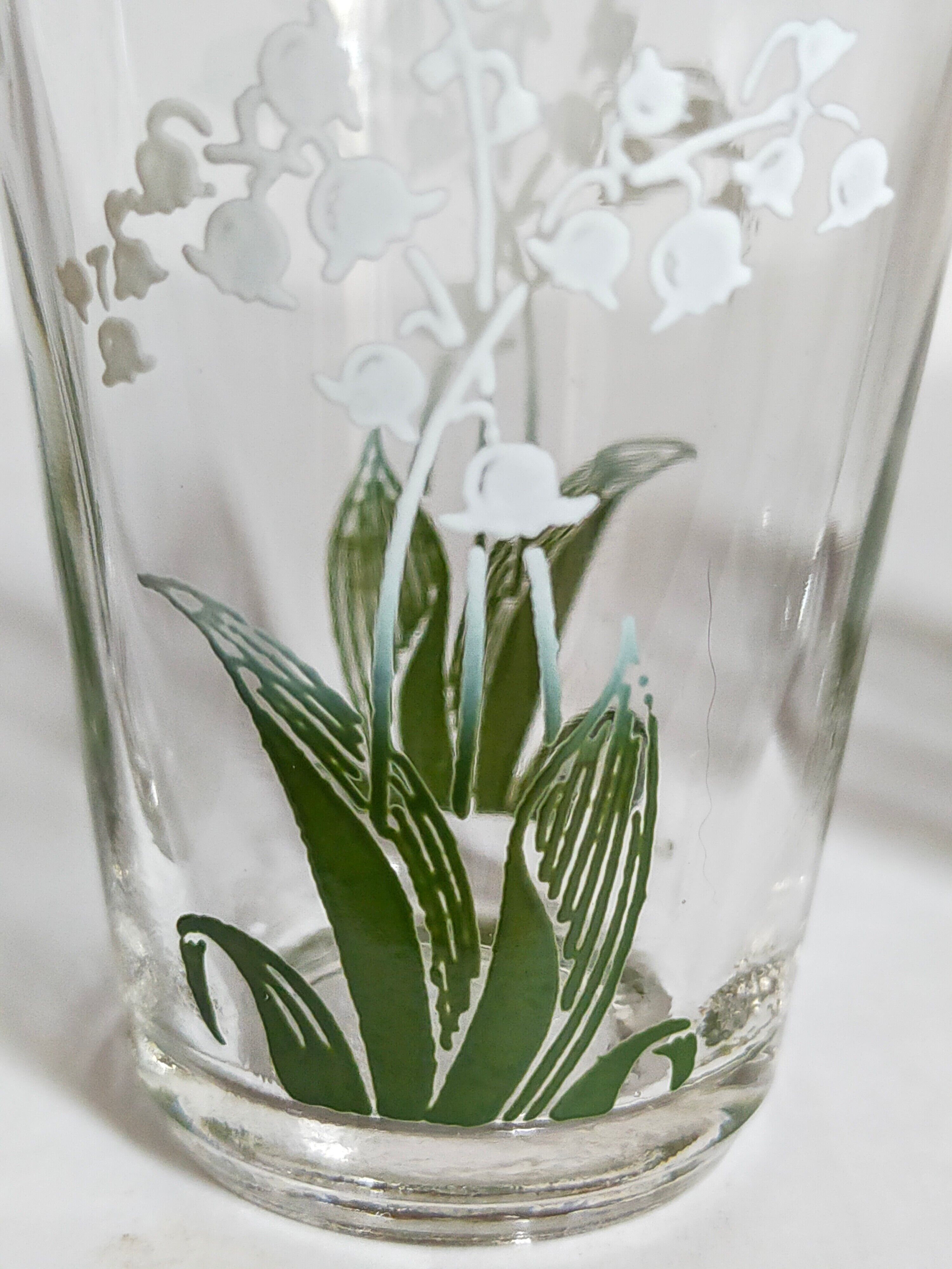 Seven glasses with digestive screen-printed with thrush, 30s