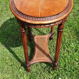 Pedestal table