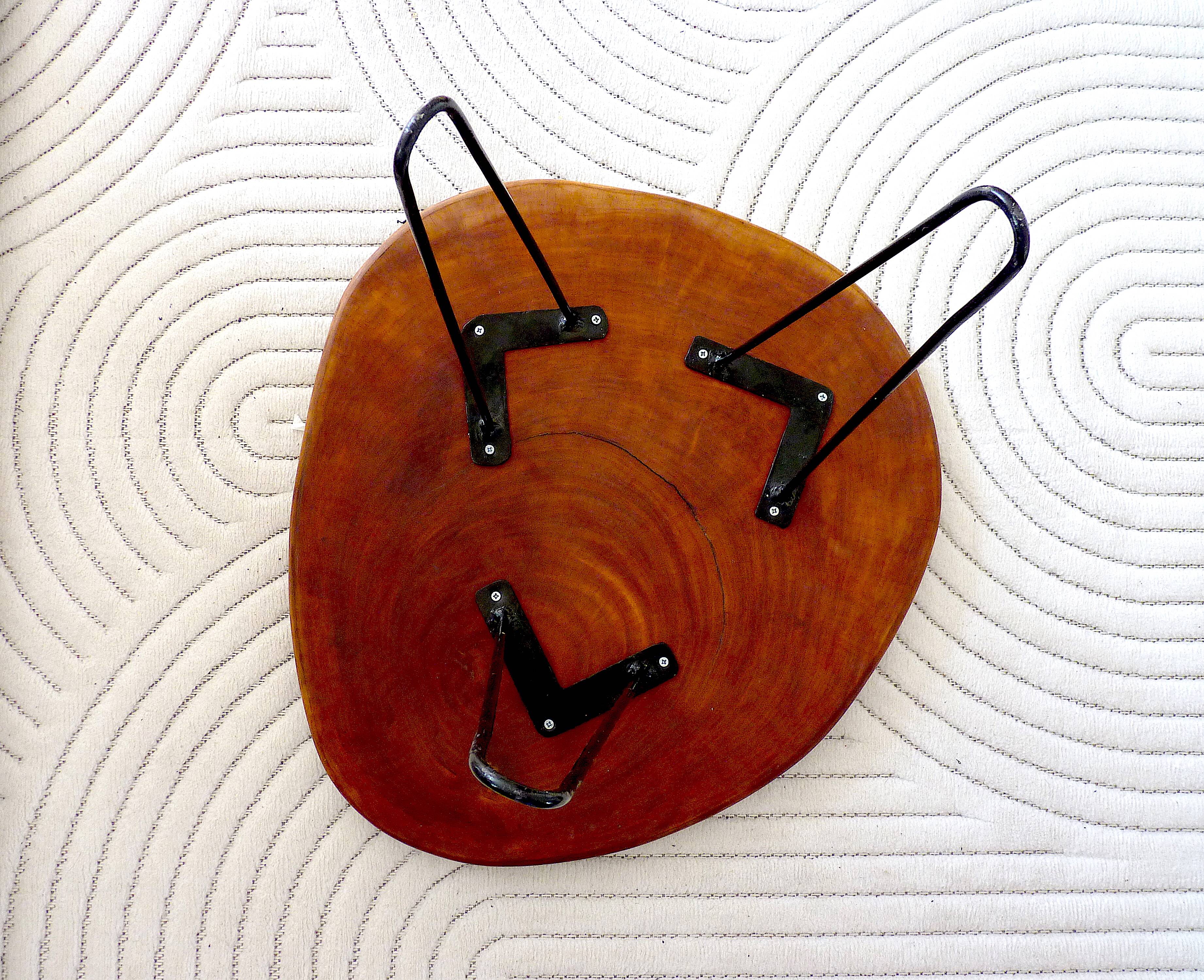 Table basse en bois de neem cuivré aspect coquillage